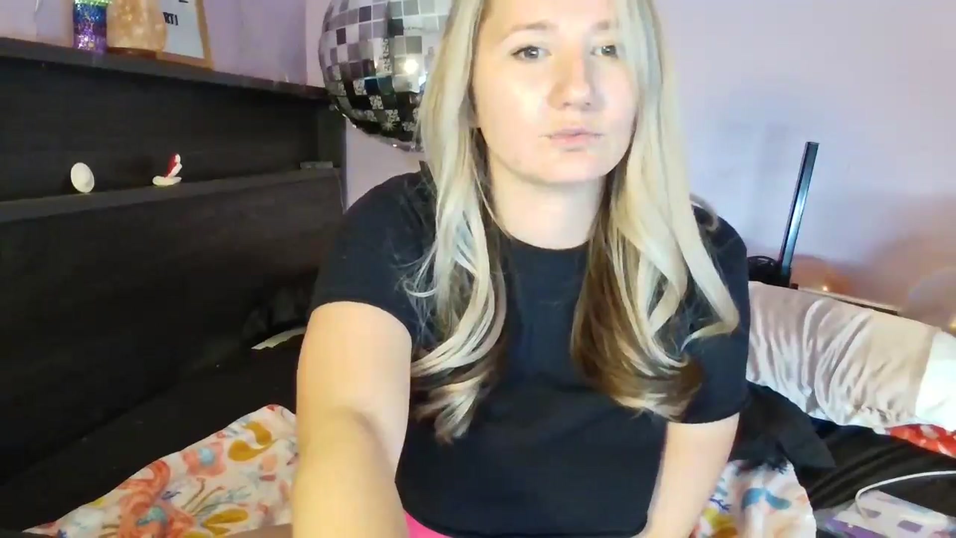 Gallery image thumbnail from EmmaHaze's myfreecams stream on, 02/24/2025, 05:41 image 7 of 20
