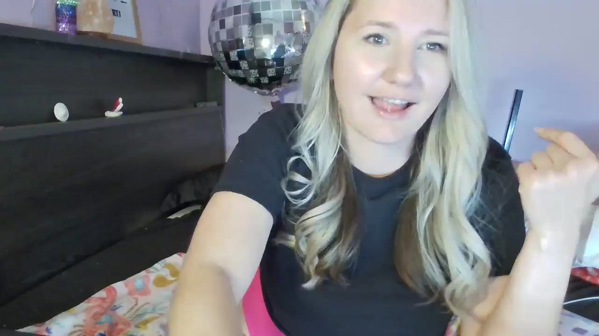 Gallery image thumbnail from EmmaHaze's myfreecams stream on, 02/24/2025, 05:41 image 2 of 20