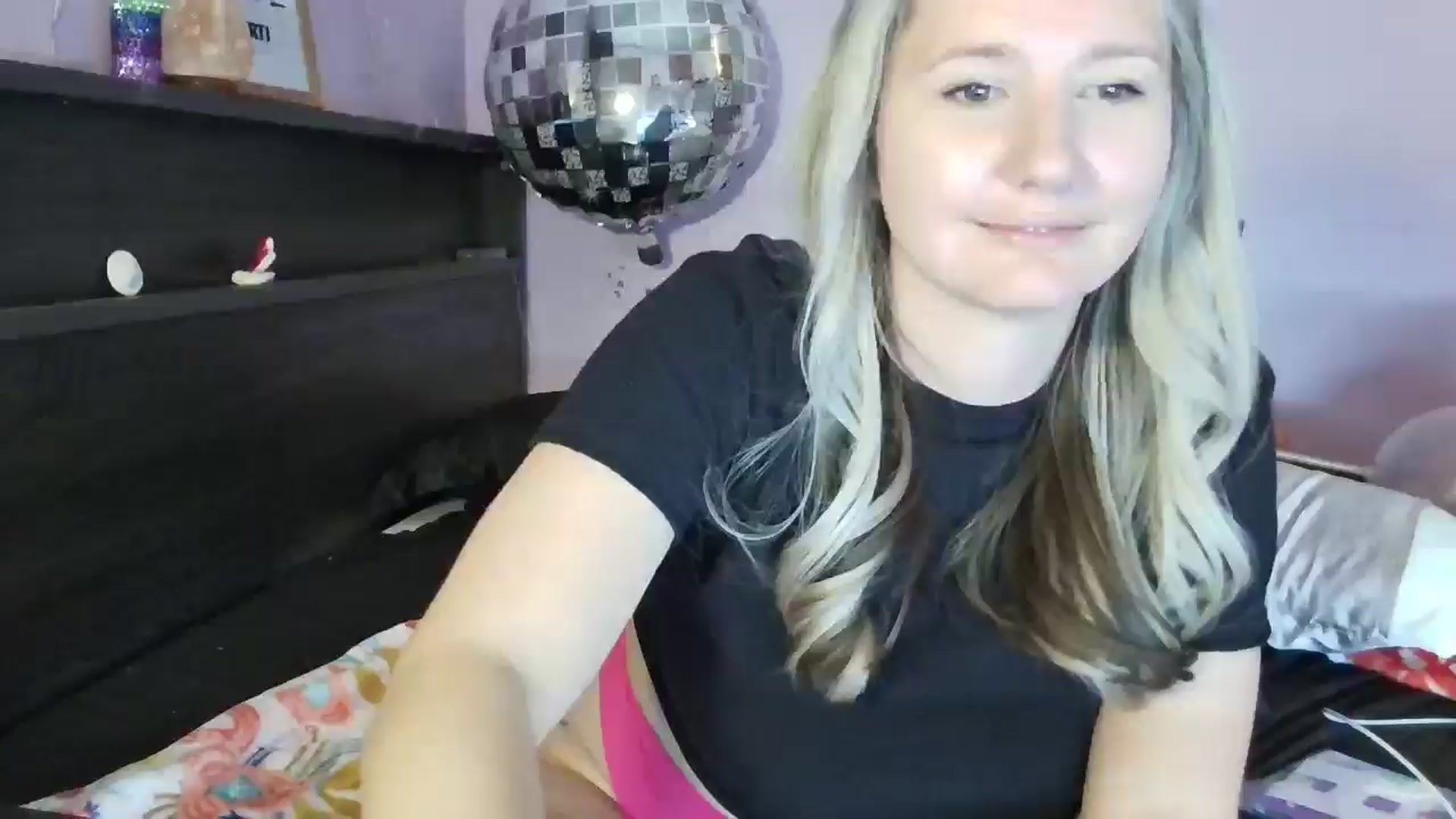 Gallery image thumbnail from EmmaHaze's myfreecams stream on, 02/24/2025, 05:41 image 8 of 20