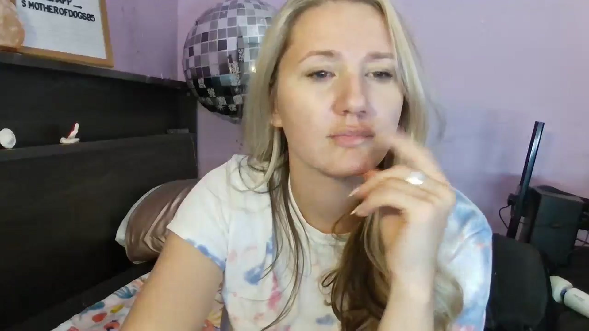 Gallery image thumbnail from EmmaHaze's myfreecams stream on, 02/28/2025, 07:59 image 17 of 20