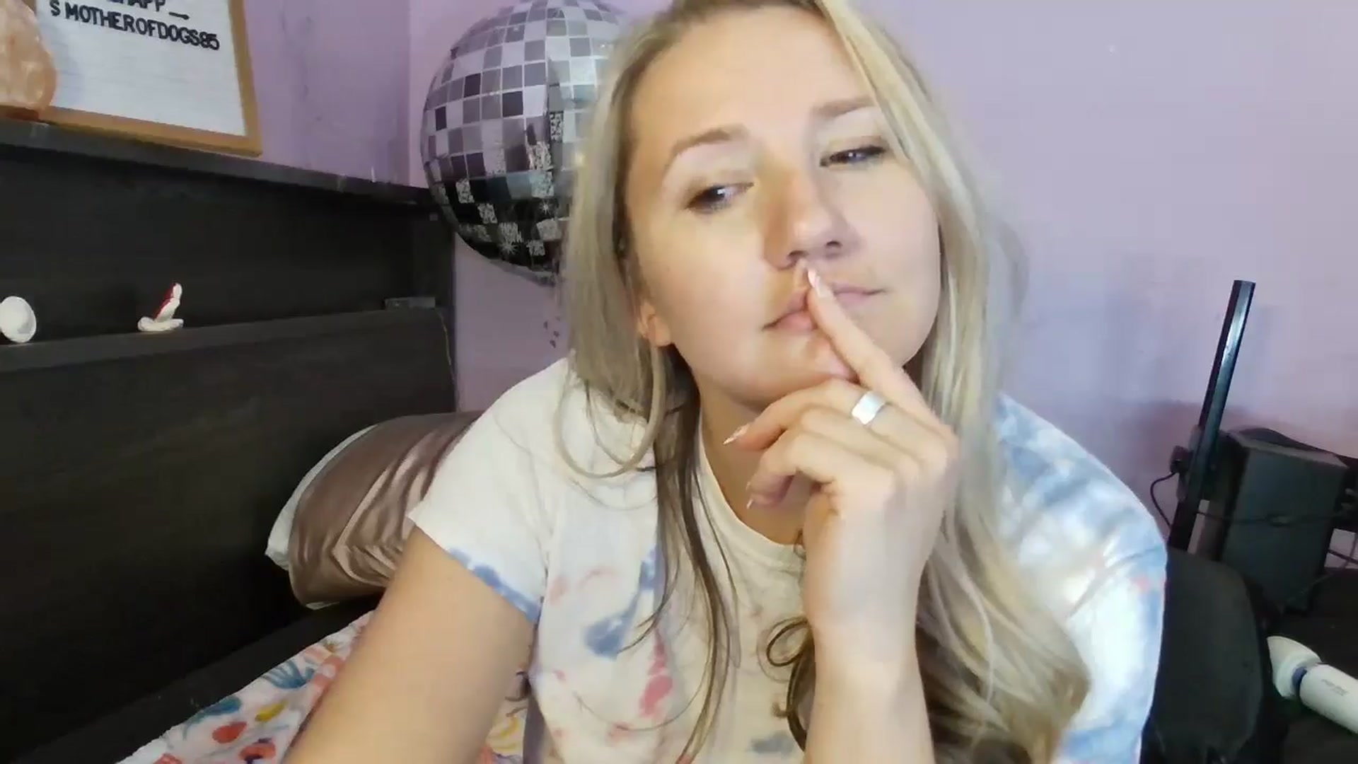 Gallery image thumbnail from EmmaHaze's myfreecams stream on, 02/28/2025, 07:59 image 16 of 20