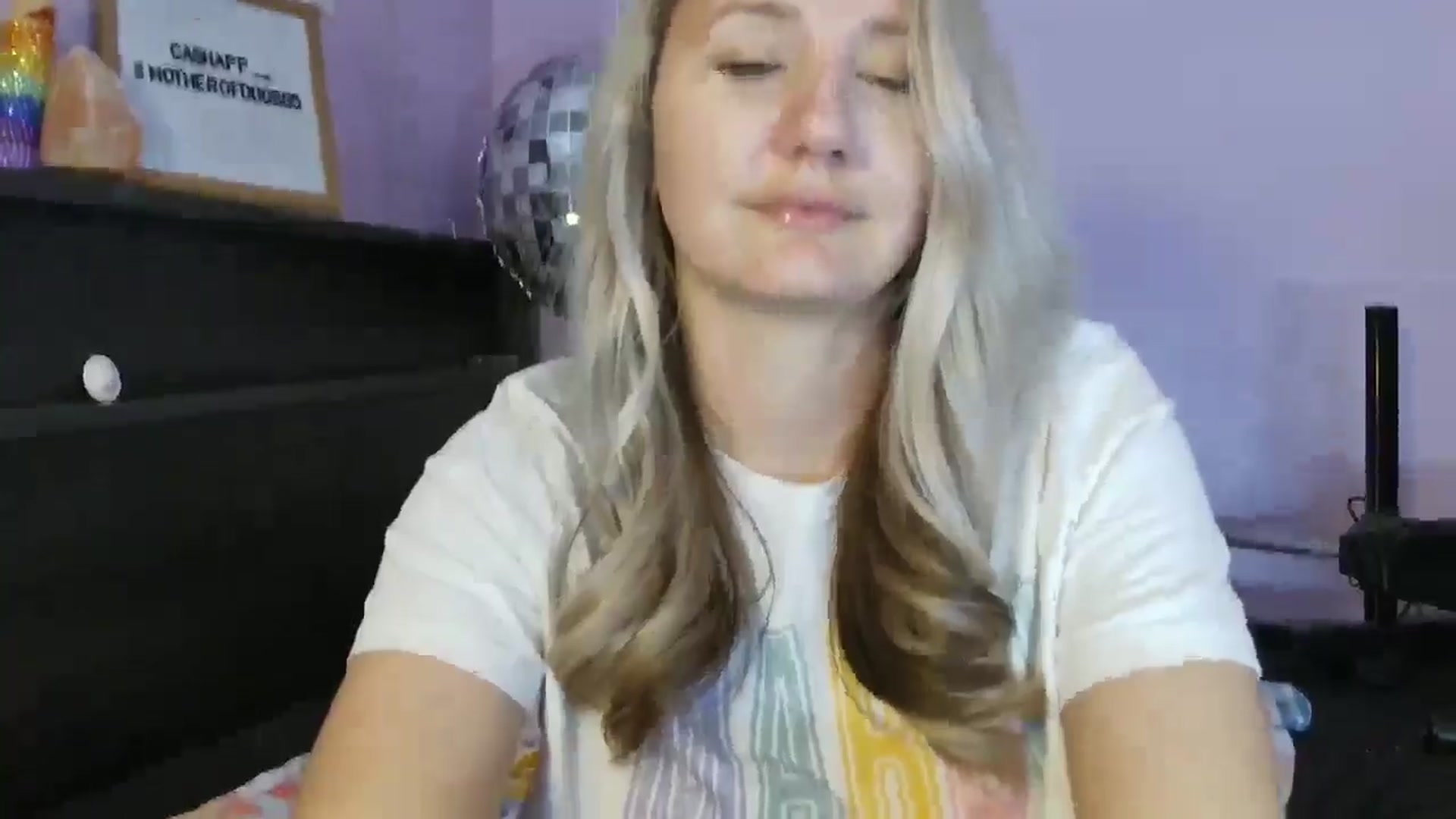 Gallery image thumbnail from EmmaHaze's myfreecams stream on, 03/05/2025, 05:24 image 12 of 20
