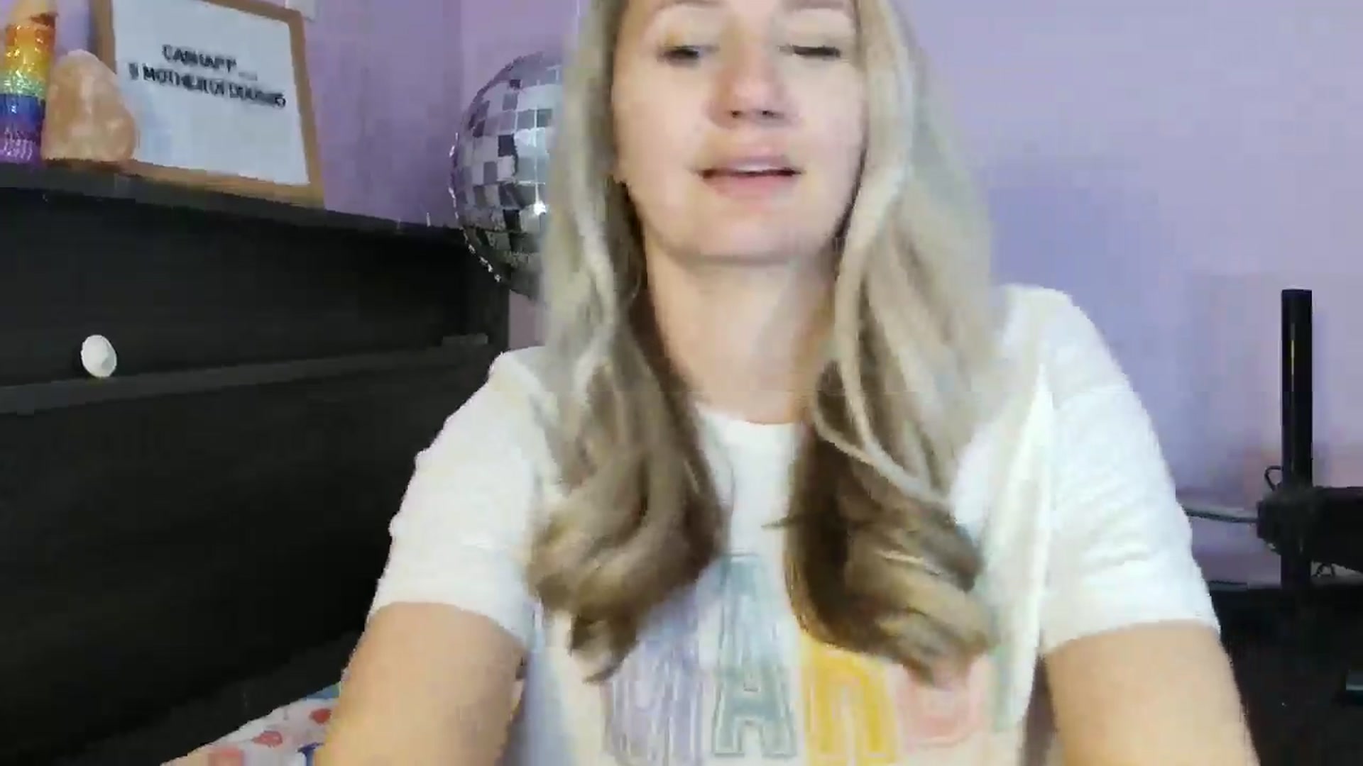 Gallery image thumbnail from EmmaHaze's myfreecams stream on, 03/05/2025, 05:24 image 11 of 20