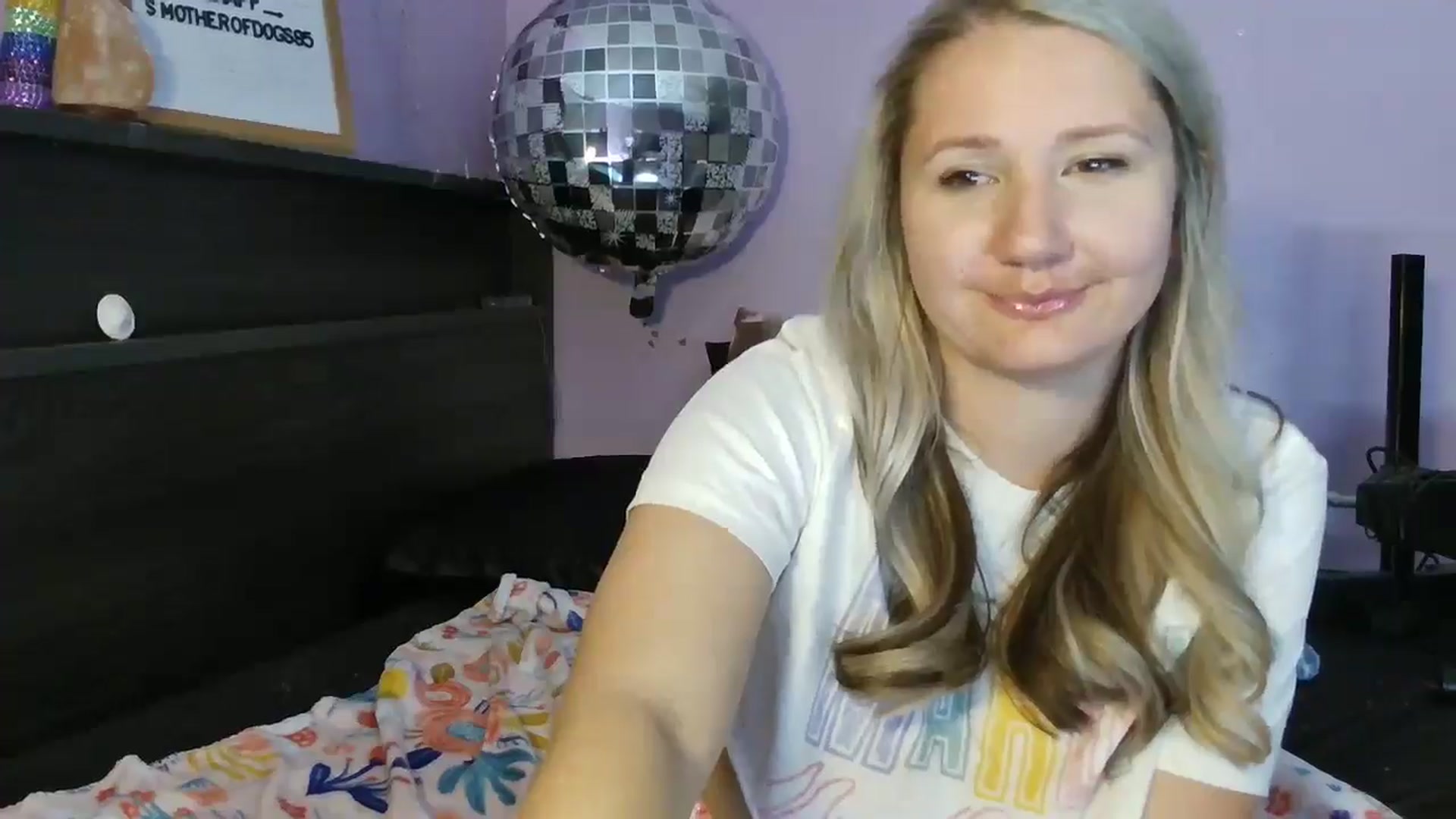 Gallery image thumbnail from EmmaHaze's myfreecams stream on, 03/05/2025, 05:54 image 13 of 20
