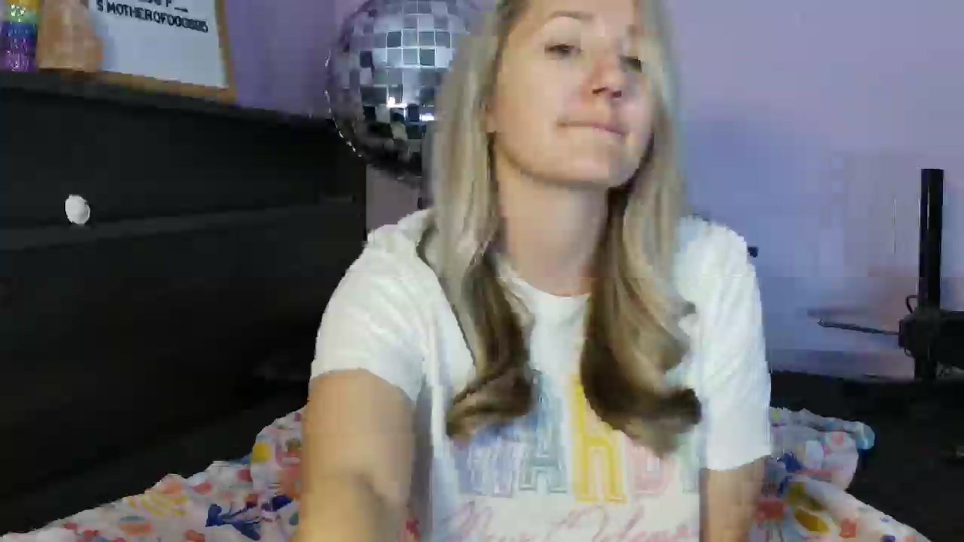 Gallery image thumbnail from EmmaHaze's myfreecams stream on, 03/05/2025, 05:54 image 18 of 20