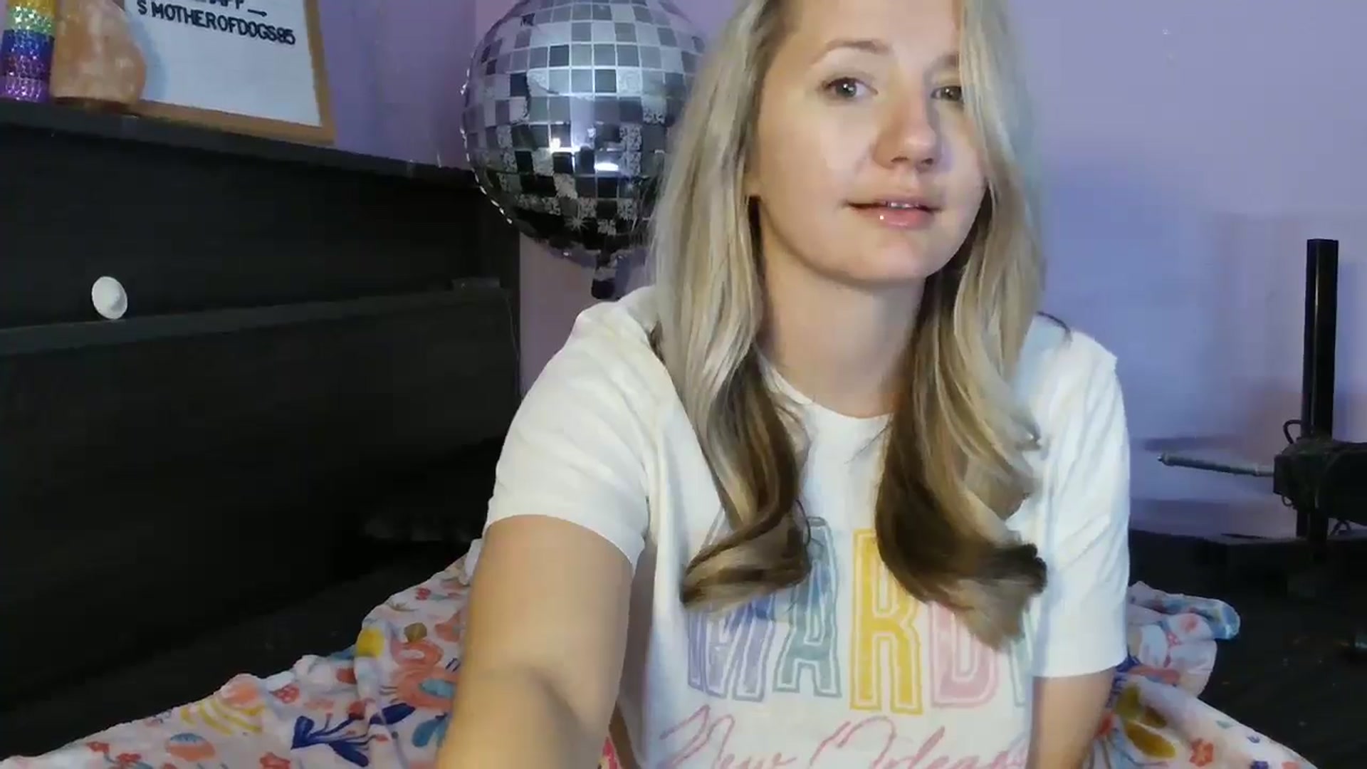 Gallery image thumbnail from EmmaHaze's myfreecams stream on, 03/05/2025, 05:54 image 17 of 20