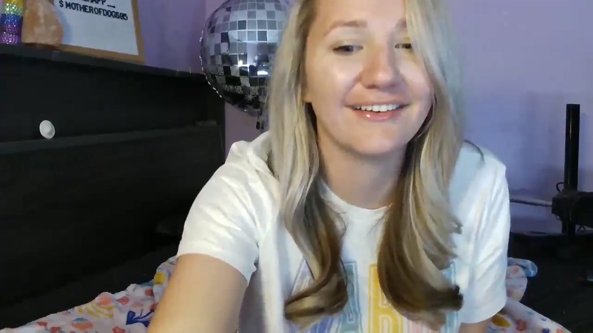 Gallery image thumbnail from EmmaHaze's myfreecams stream on, 03/05/2025, 05:54 image 19 of 20