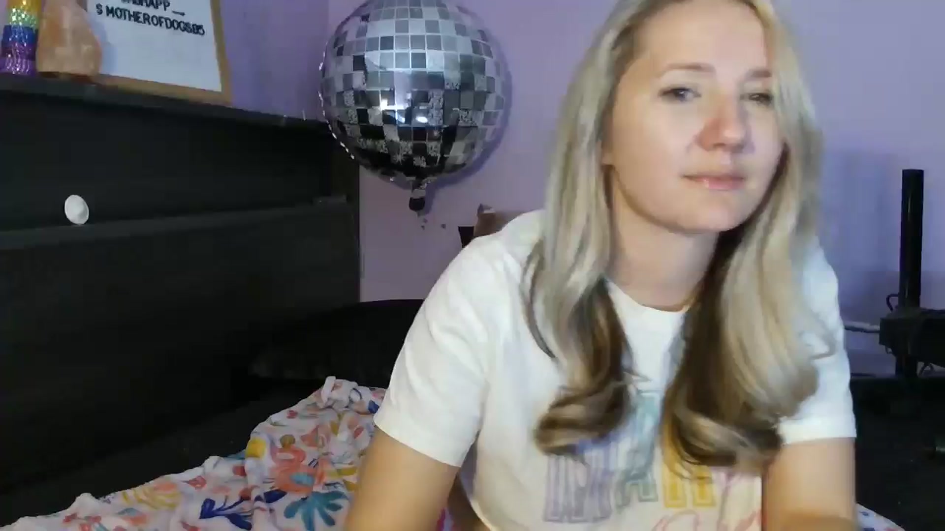 Gallery image thumbnail from EmmaHaze's myfreecams stream on, 03/05/2025, 05:54 image 2 of 20