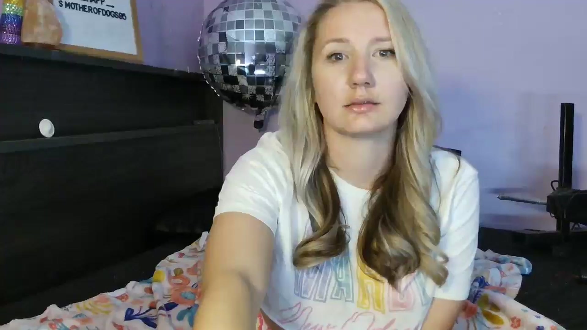 Gallery image thumbnail from EmmaHaze's myfreecams stream on, 03/05/2025, 05:54 image 7 of 20