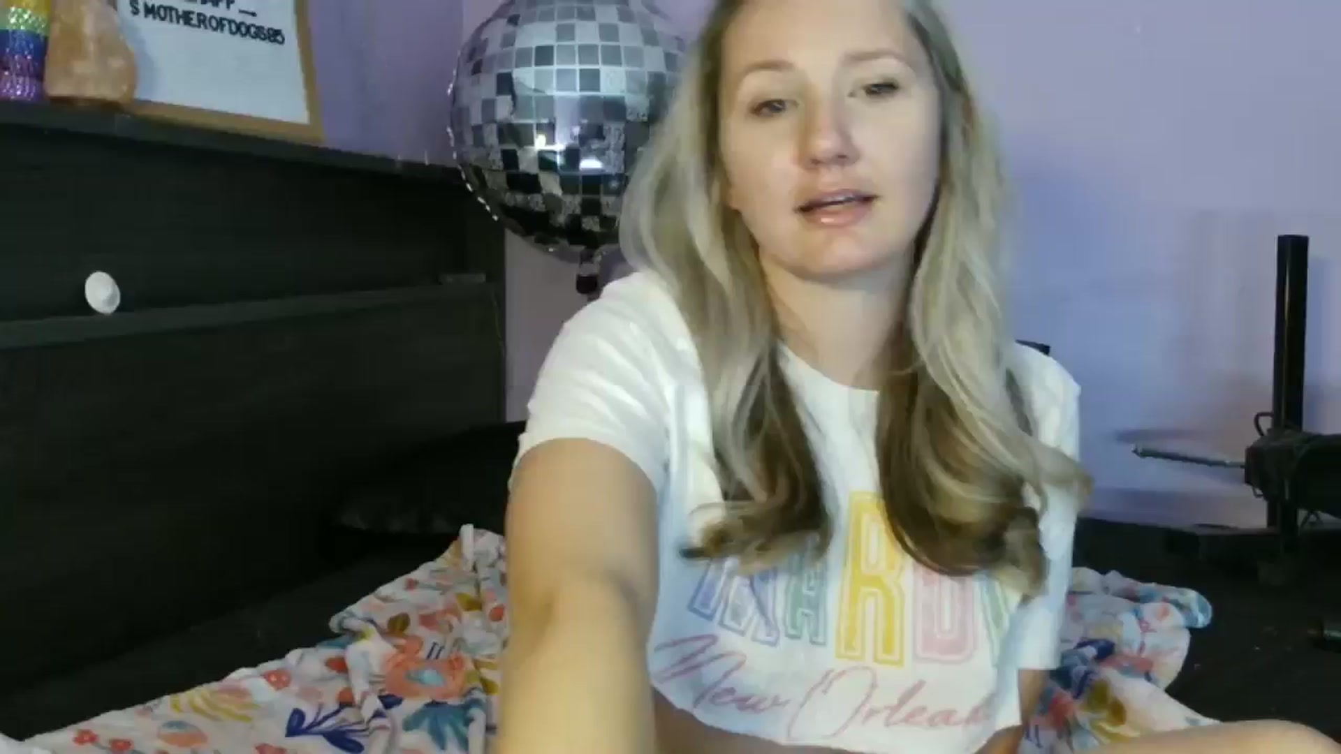 Gallery image thumbnail from EmmaHaze's myfreecams stream on, 03/05/2025, 06:32 image 15 of 20