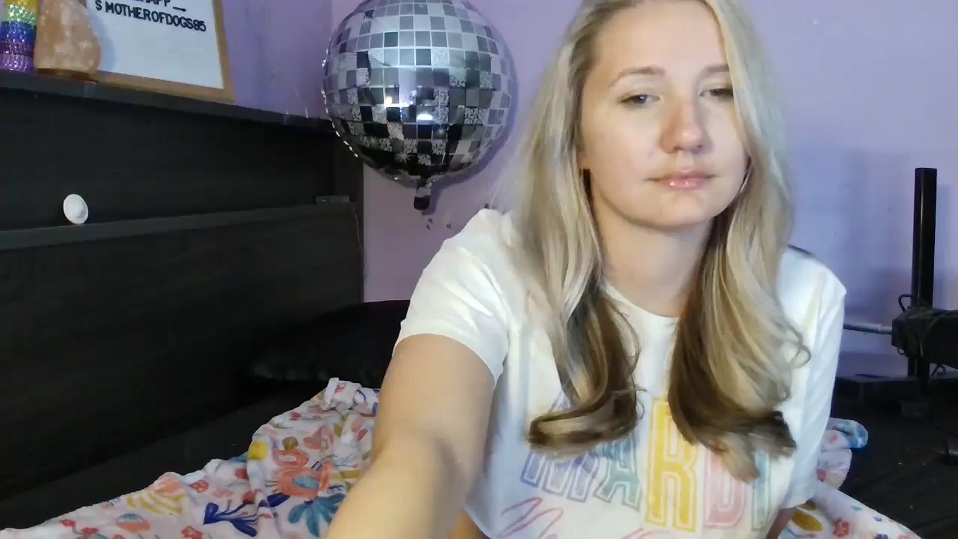 Gallery image thumbnail from EmmaHaze's myfreecams stream on, 03/05/2025, 06:32 image 1 of 20