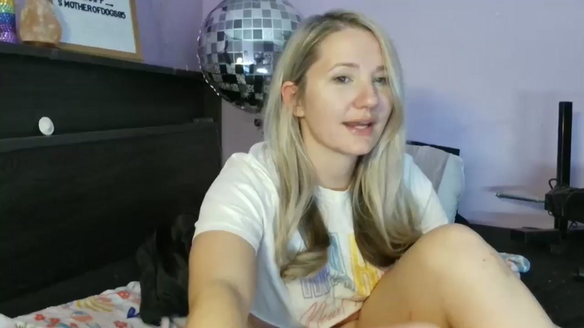 Gallery image thumbnail from EmmaHaze's myfreecams stream on, 03/05/2025, 06:32 image 18 of 20