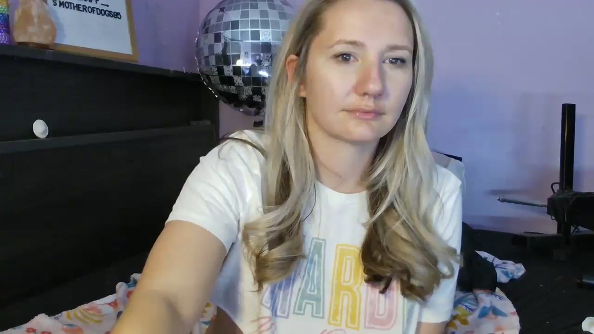Gallery image thumbnail from EmmaHaze's myfreecams stream on, 03/05/2025, 07:25 image 14 of 20