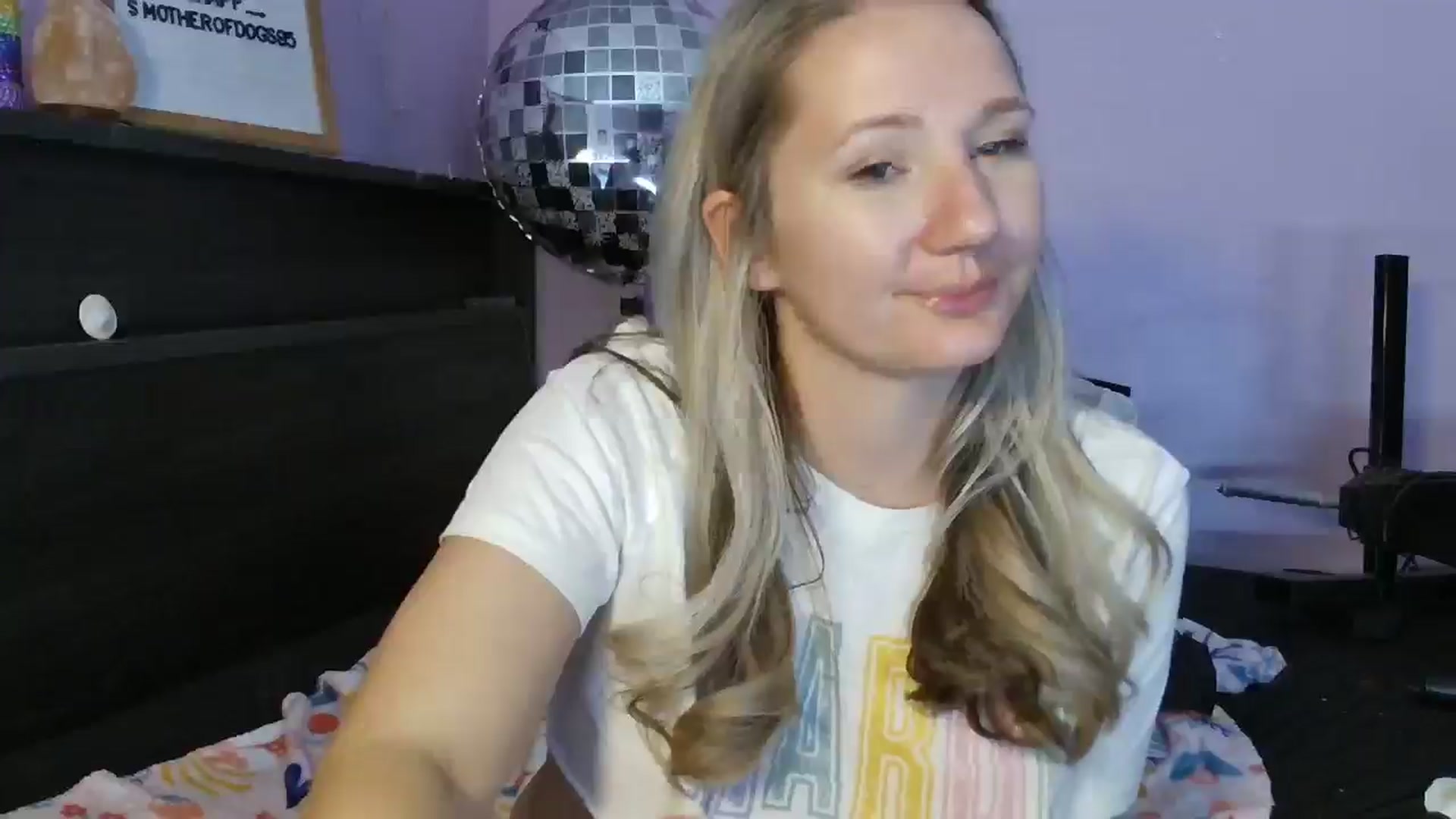 Gallery image thumbnail from EmmaHaze's myfreecams stream on, 03/05/2025, 07:25 image 20 of 20