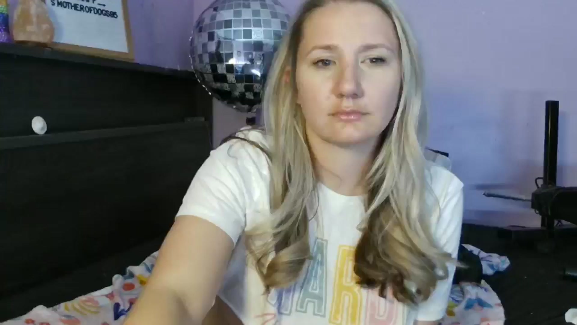Gallery image thumbnail from EmmaHaze's myfreecams stream on, 03/05/2025, 07:25 image 19 of 20