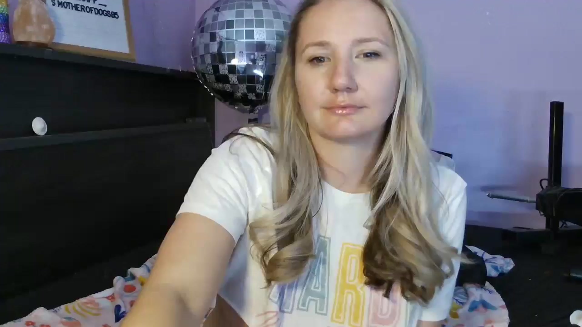 Gallery image thumbnail from EmmaHaze's myfreecams stream on, 03/05/2025, 07:25 image 17 of 20