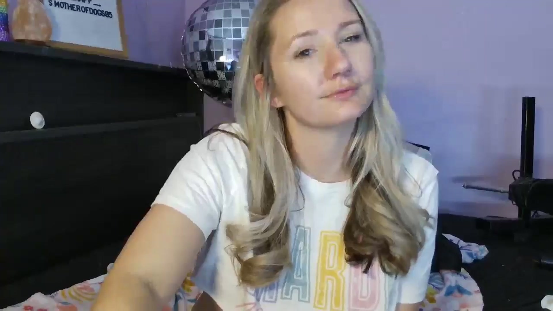 Gallery image thumbnail from EmmaHaze's myfreecams stream on, 03/05/2025, 07:25 image 15 of 20
