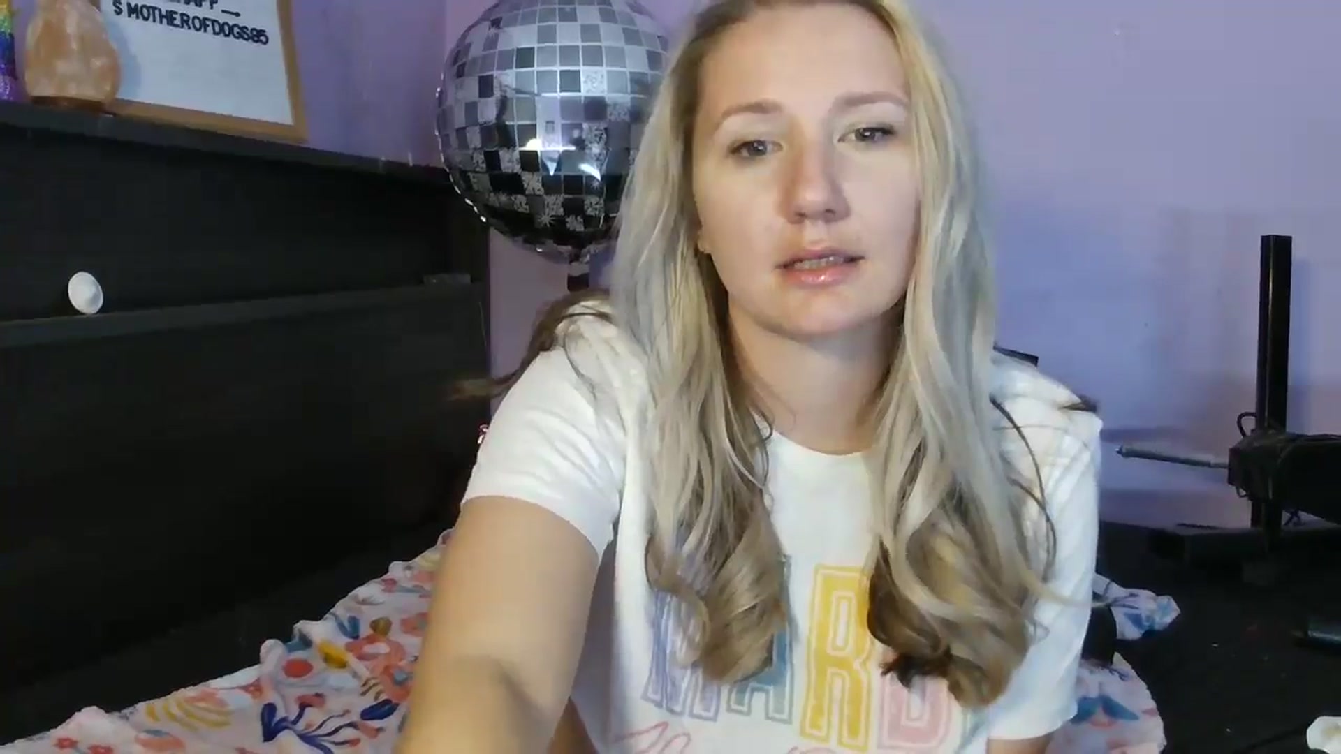 Gallery image thumbnail from EmmaHaze's myfreecams stream on, 03/05/2025, 07:25 image 5 of 20