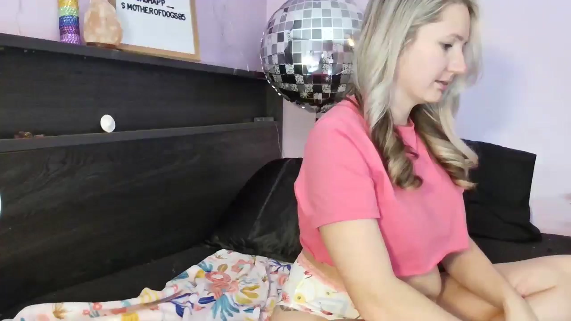 Gallery image thumbnail from EmmaHaze's myfreecams stream on, 03/06/2025, 06:43 image 4 of 20