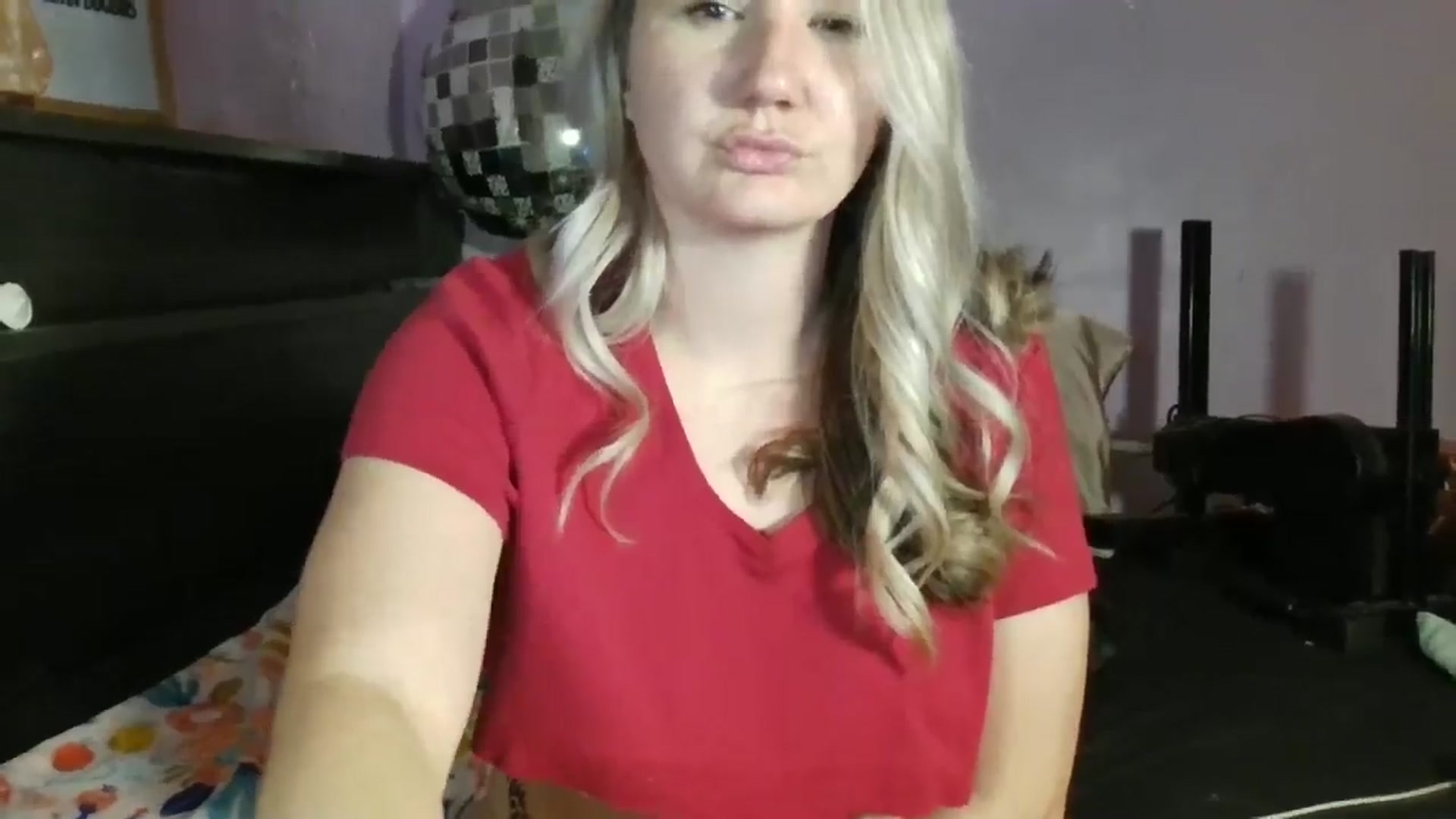 Gallery image thumbnail from EmmaHaze's myfreecams stream on, 03/13/2025, 05:50 image 19 of 20