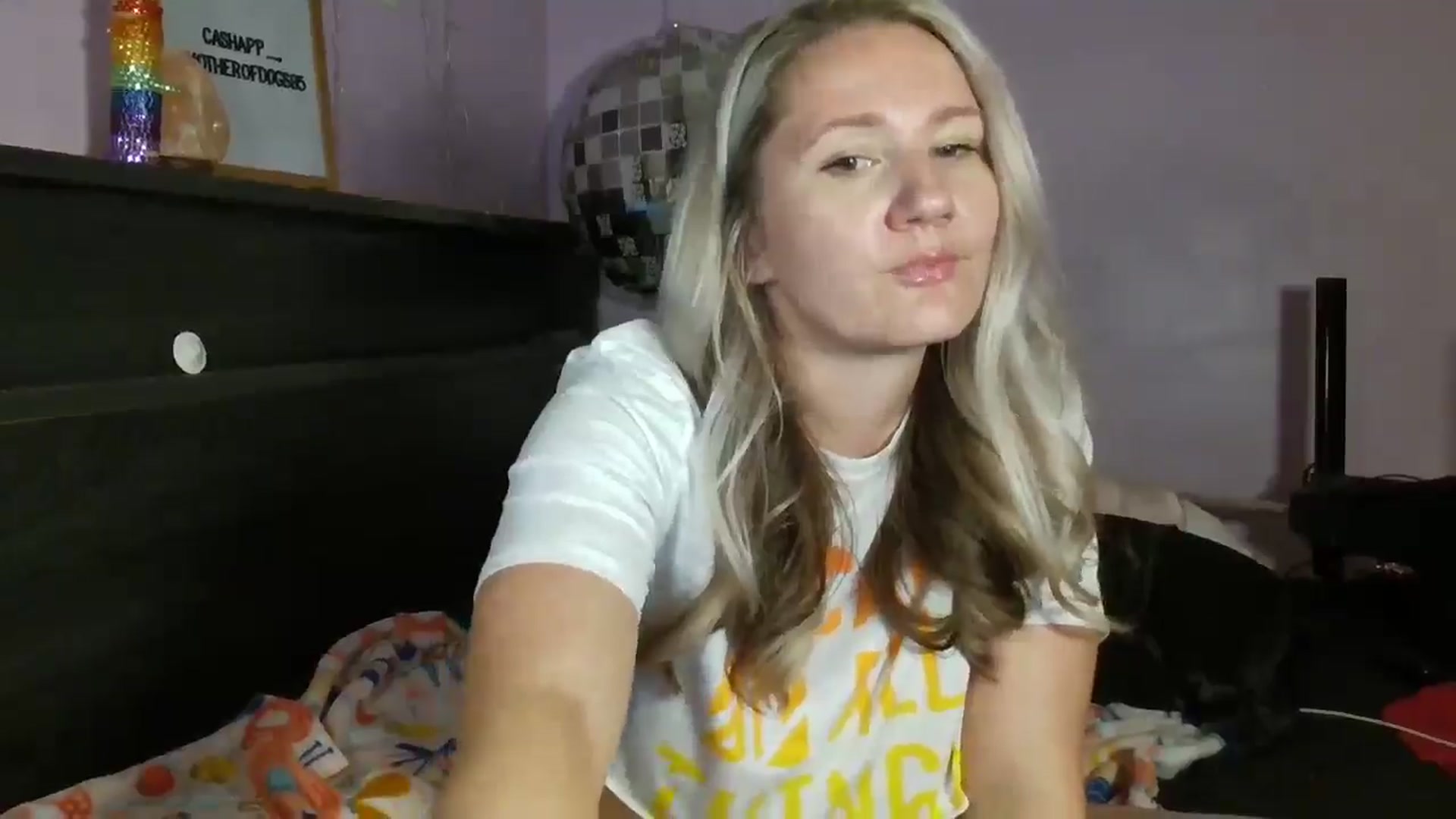 Gallery image thumbnail from EmmaHaze's myfreecams stream on, 03/17/2025, 04:03 image 17 of 20