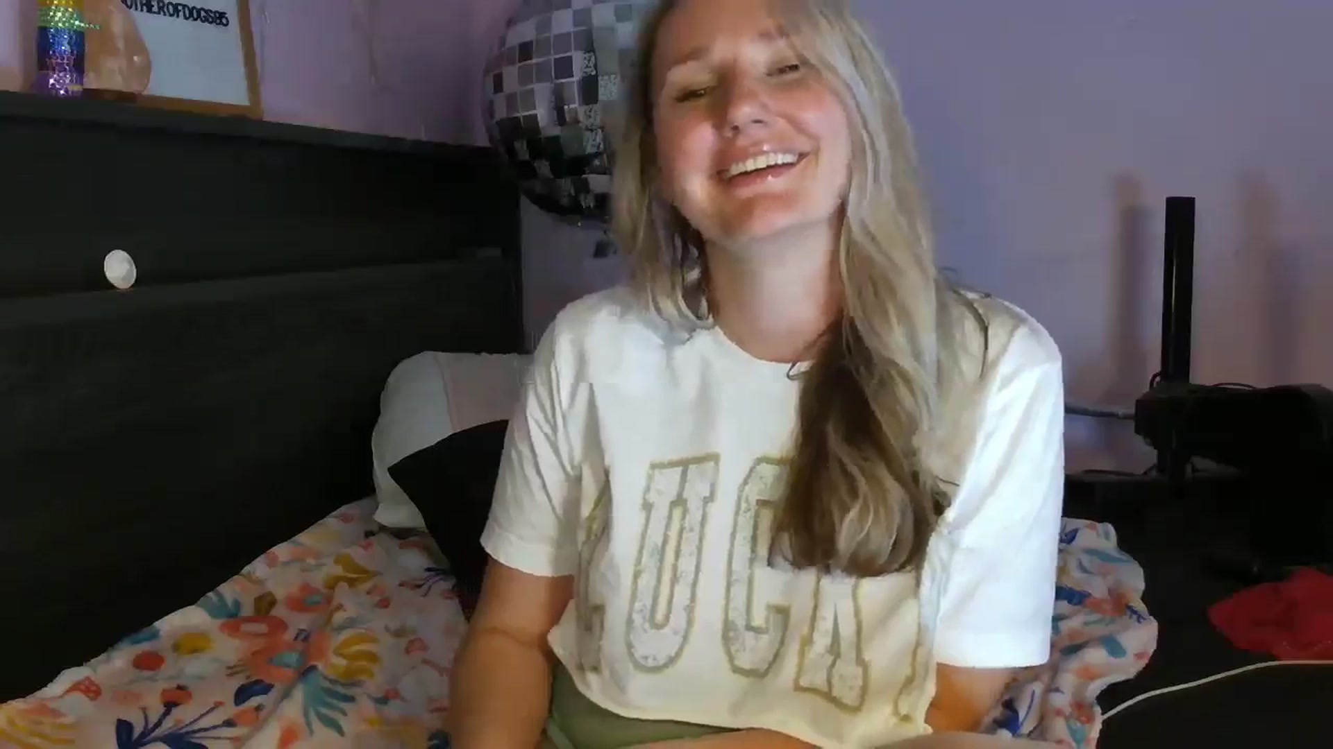 Gallery image thumbnail from EmmaHaze's myfreecams stream on, 03/18/2025, 06:49 image 19 of 20