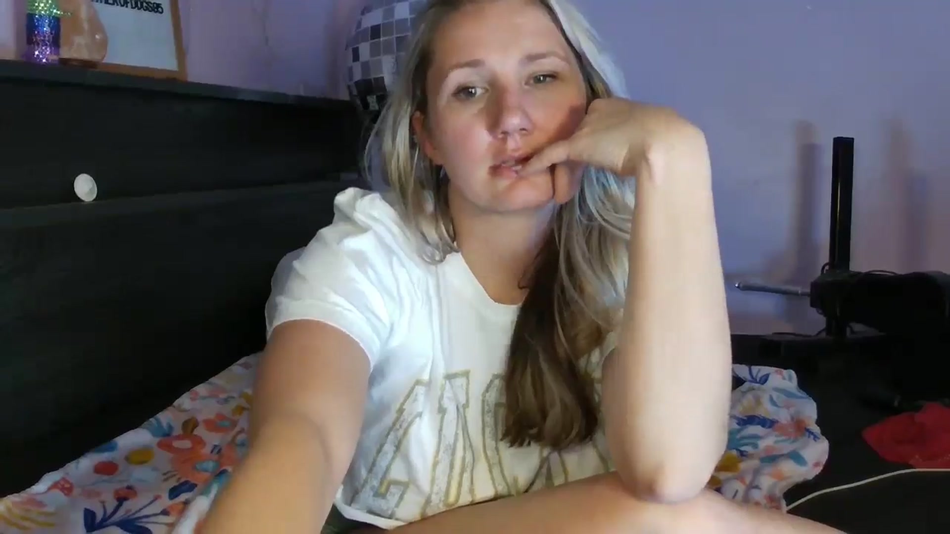 Gallery image thumbnail from EmmaHaze's myfreecams stream on, 03/18/2025, 06:49 image 11 of 20