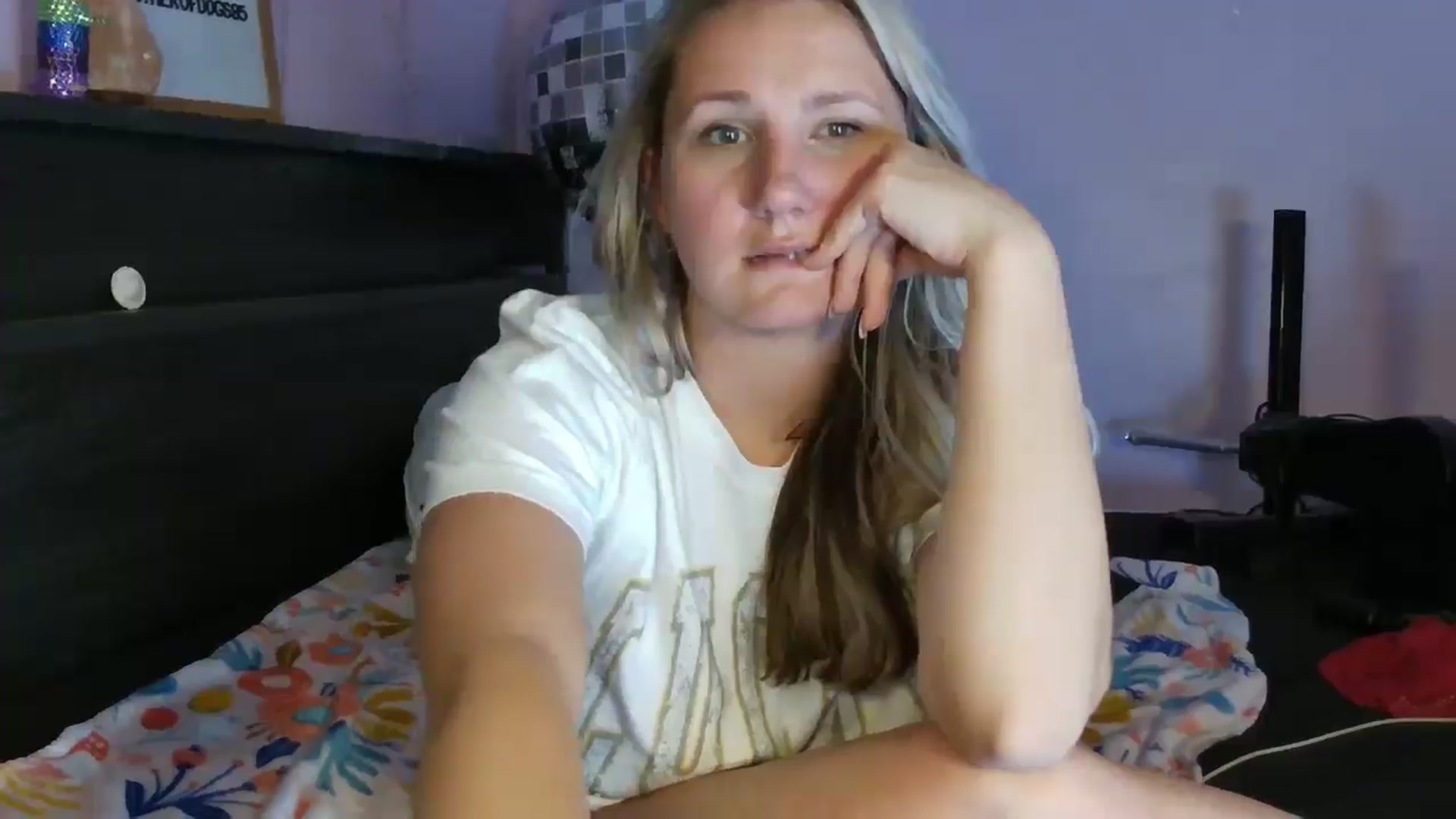 Gallery image thumbnail from EmmaHaze's myfreecams stream on, 03/18/2025, 06:49 image 10 of 20
