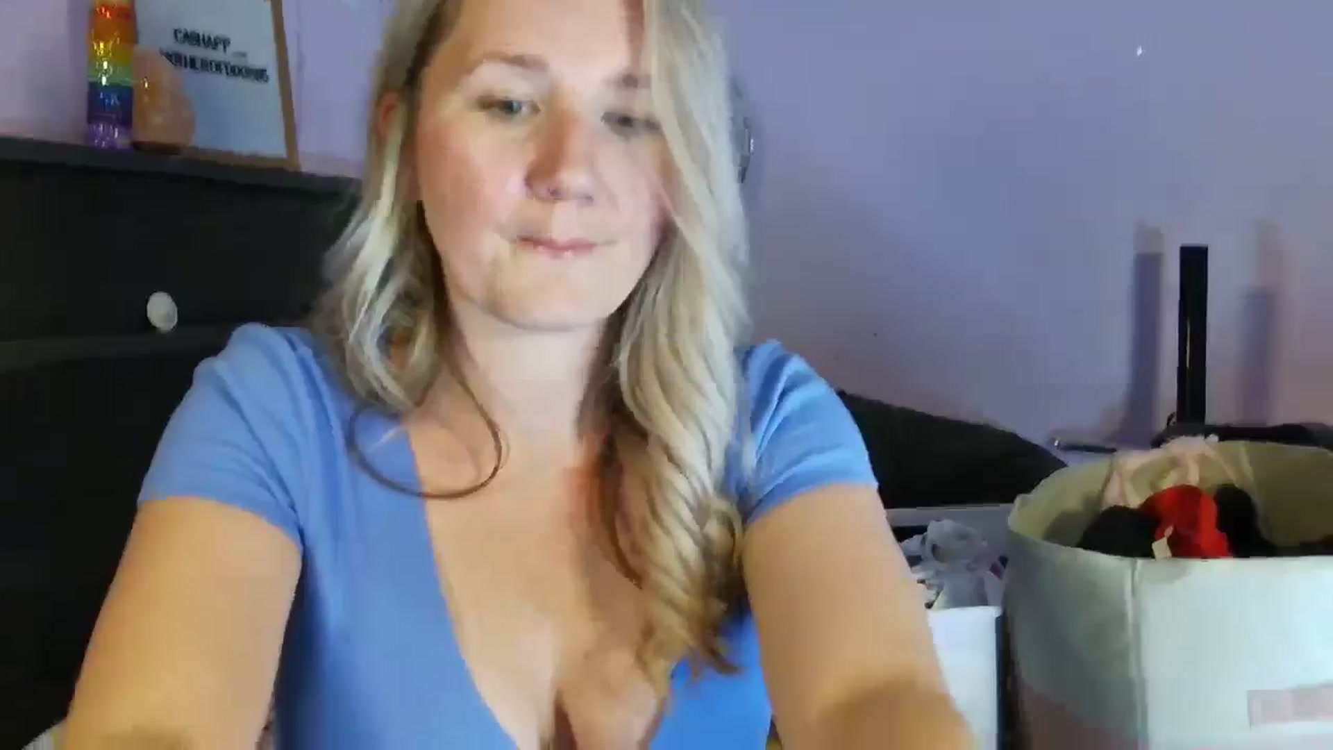 Gallery image thumbnail from EmmaHaze's myfreecams stream on, 03/19/2025, 03:10 image 15 of 20