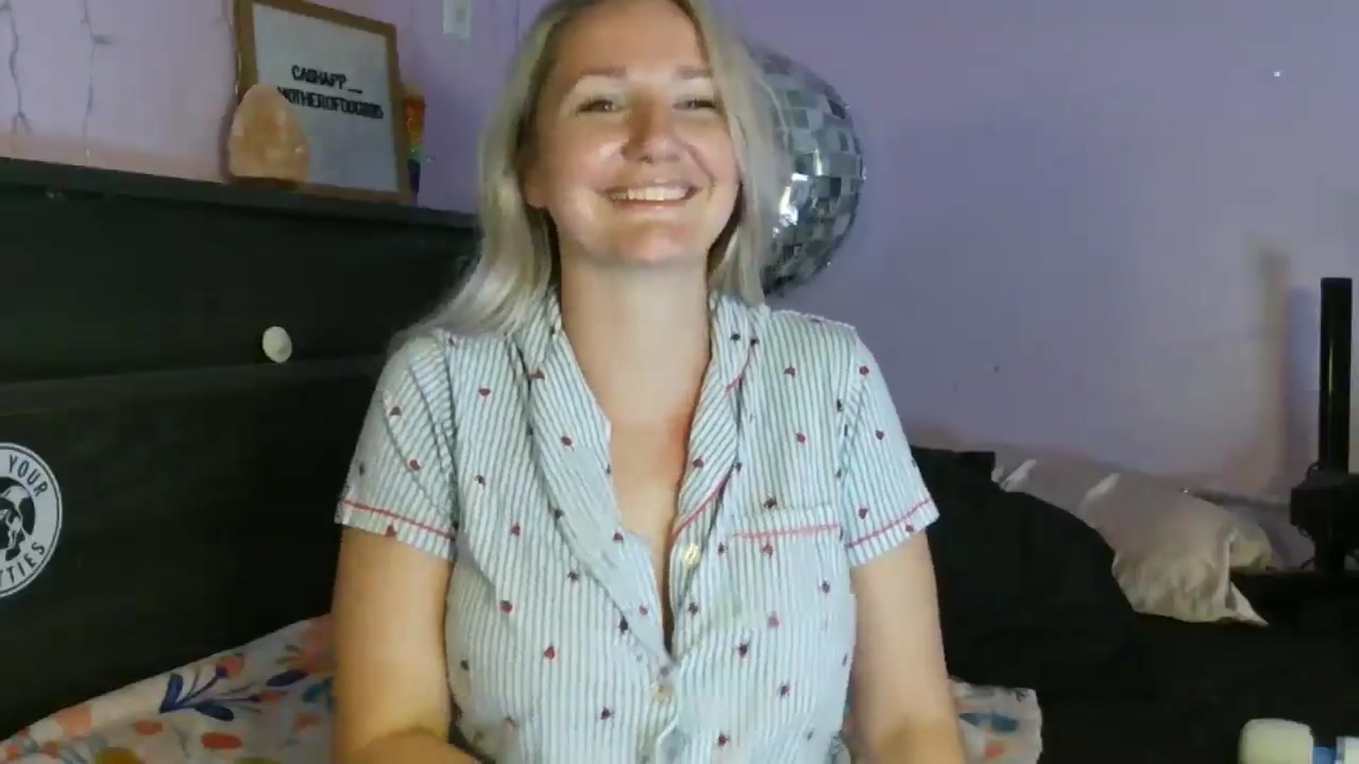 Gallery image thumbnail from EmmaHaze's myfreecams stream on, 03/20/2025, 05:42 image 15 of 20