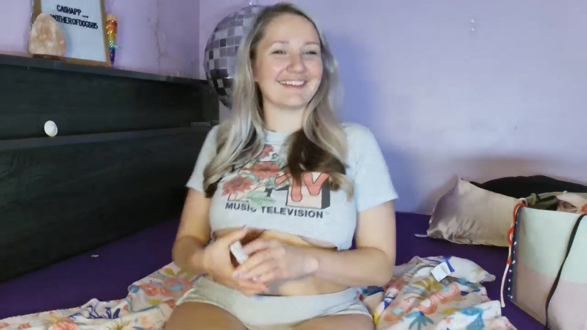 Gallery image thumbnail from EmmaHaze's myfreecams stream on, 03/25/2025, 04:59 image 17 of 20