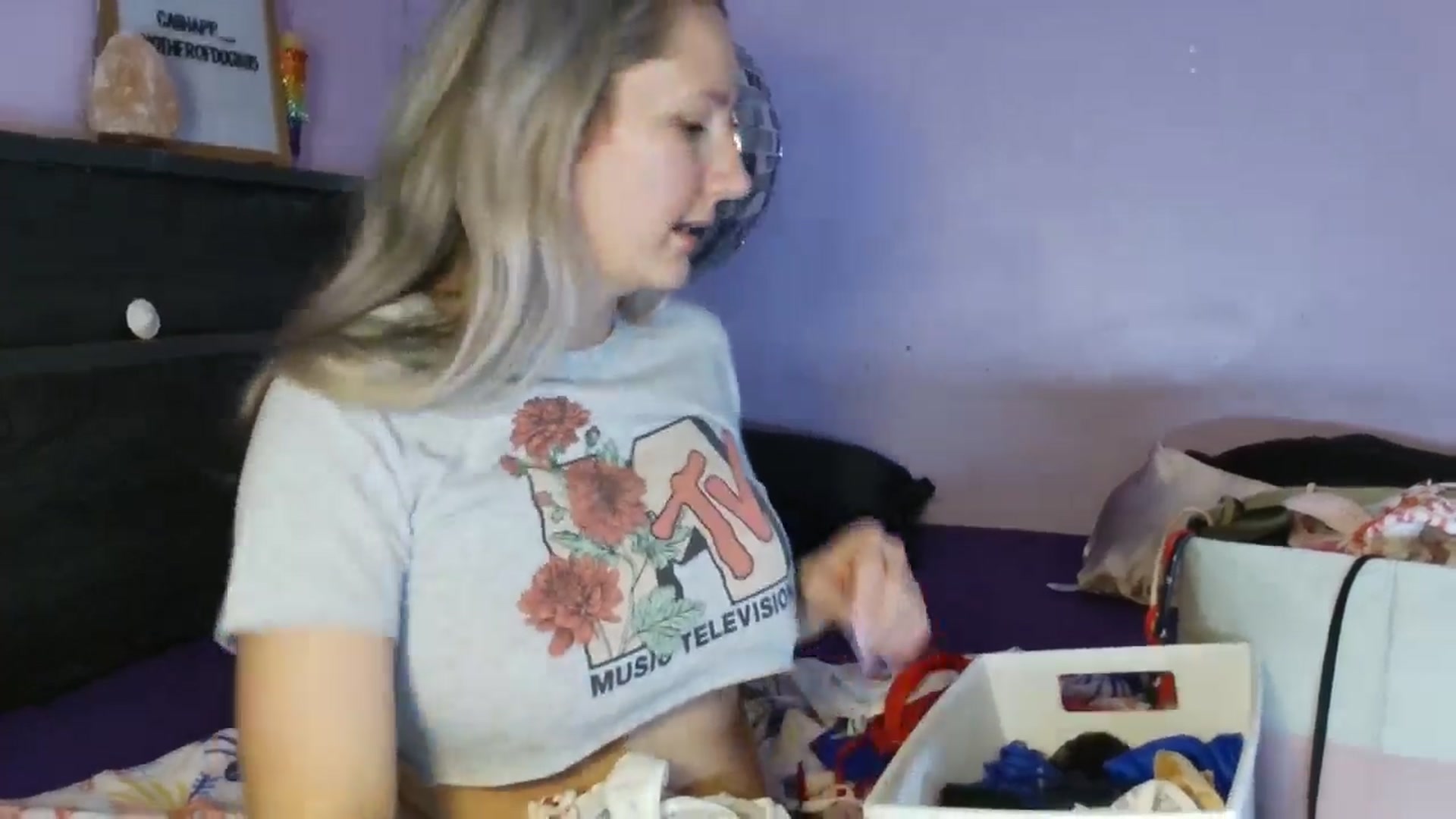 Gallery image thumbnail from EmmaHaze's myfreecams stream on, 03/25/2025, 04:59 image 9 of 20