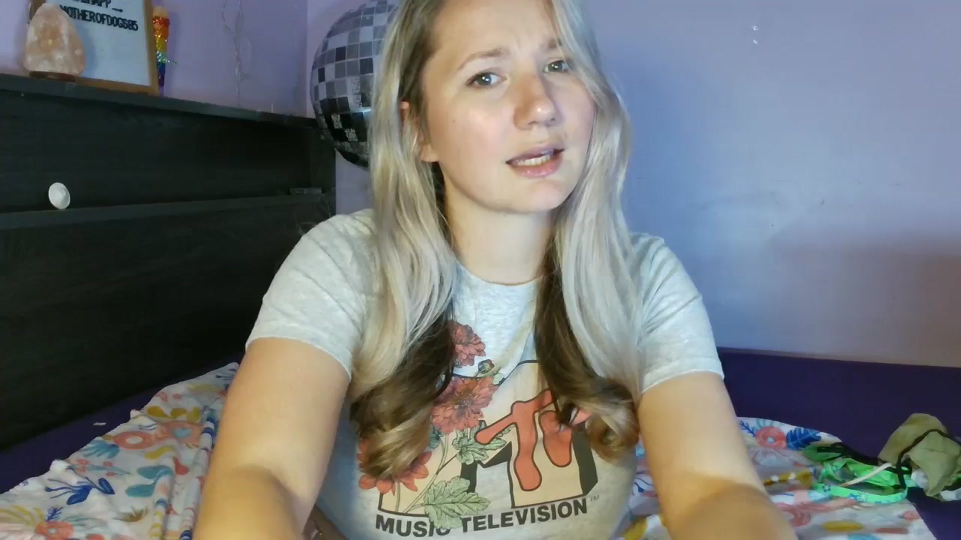Gallery image thumbnail from EmmaHaze's myfreecams stream on, 03/25/2025, 04:59 image 1 of 20