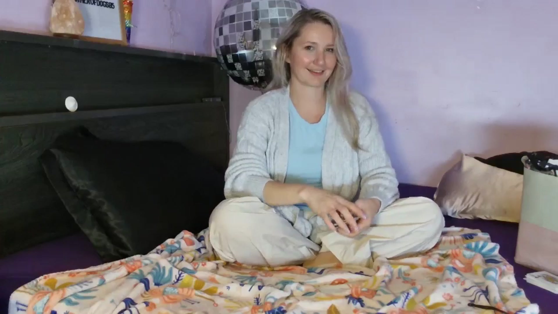 Gallery image thumbnail from EmmaHaze's myfreecams stream on, 03/25/2025, 05:38 image 20 of 20