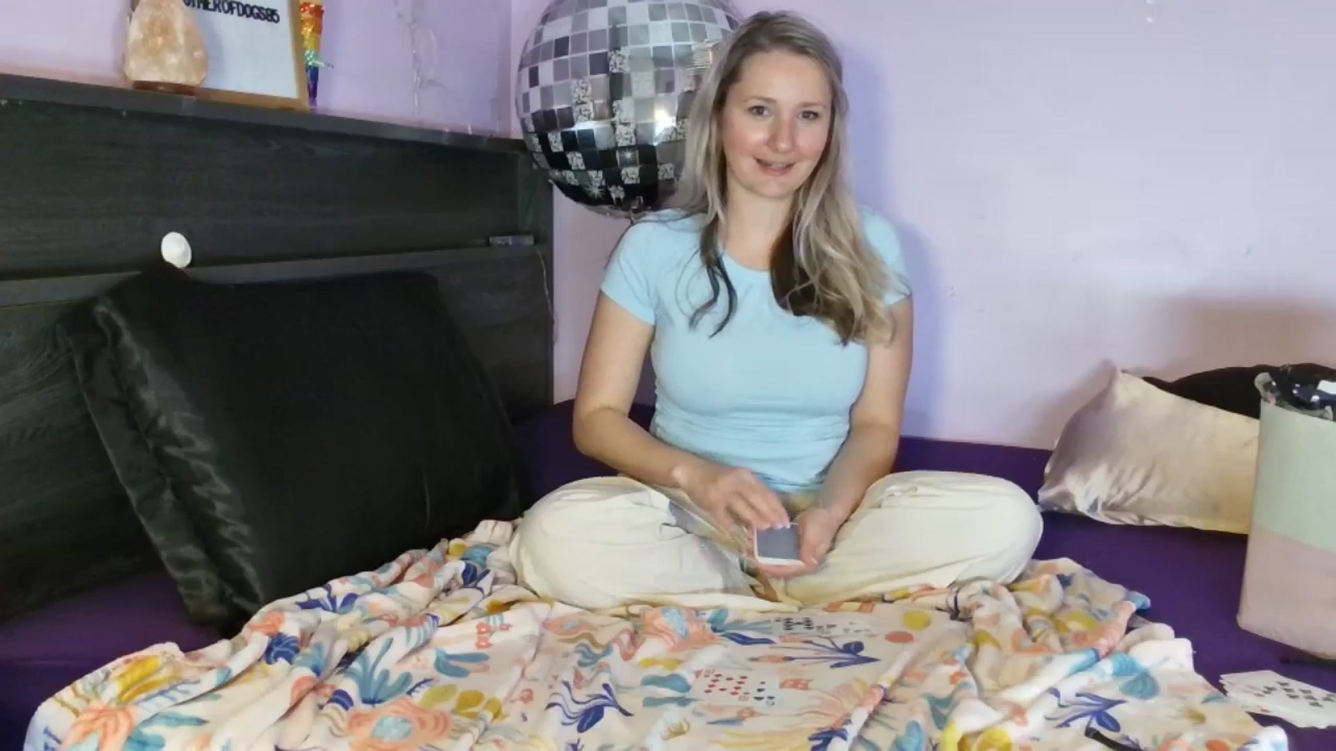Gallery image thumbnail from EmmaHaze's myfreecams stream on, 03/25/2025, 05:38 image 16 of 20