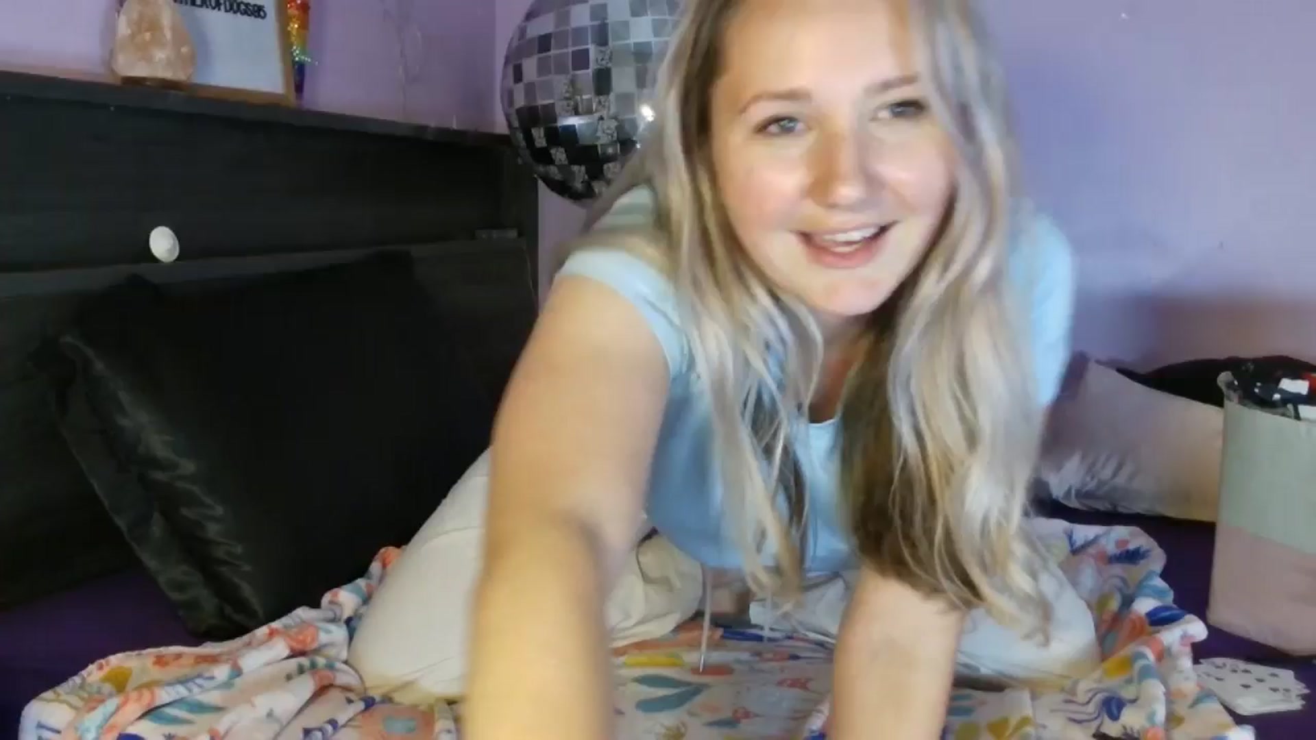 Gallery image thumbnail from EmmaHaze's myfreecams stream on, 03/25/2025, 05:38 image 17 of 20