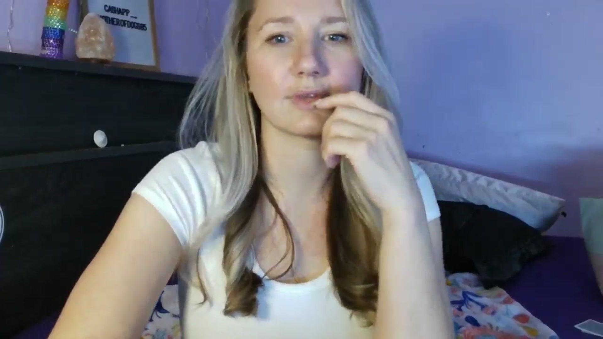 Gallery image thumbnail from EmmaHaze's myfreecams stream on, 03/30/2025, 03:01 image 16 of 20