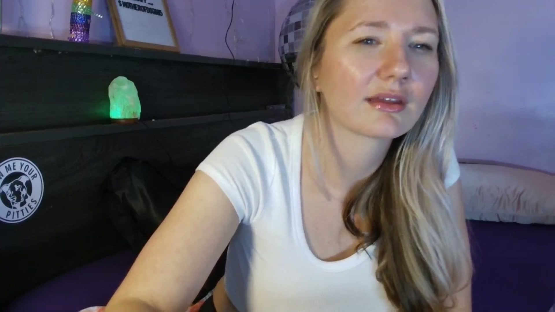 Gallery image thumbnail from EmmaHaze's myfreecams stream on, 03/30/2025, 05:48 image 16 of 20