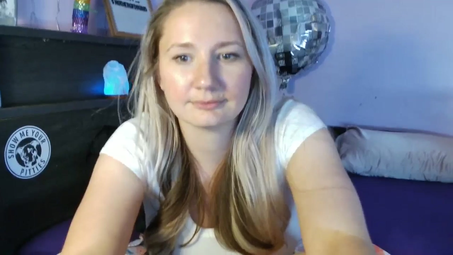 Gallery image thumbnail from EmmaHaze's myfreecams stream on, 03/30/2025, 05:48 image 6 of 20
