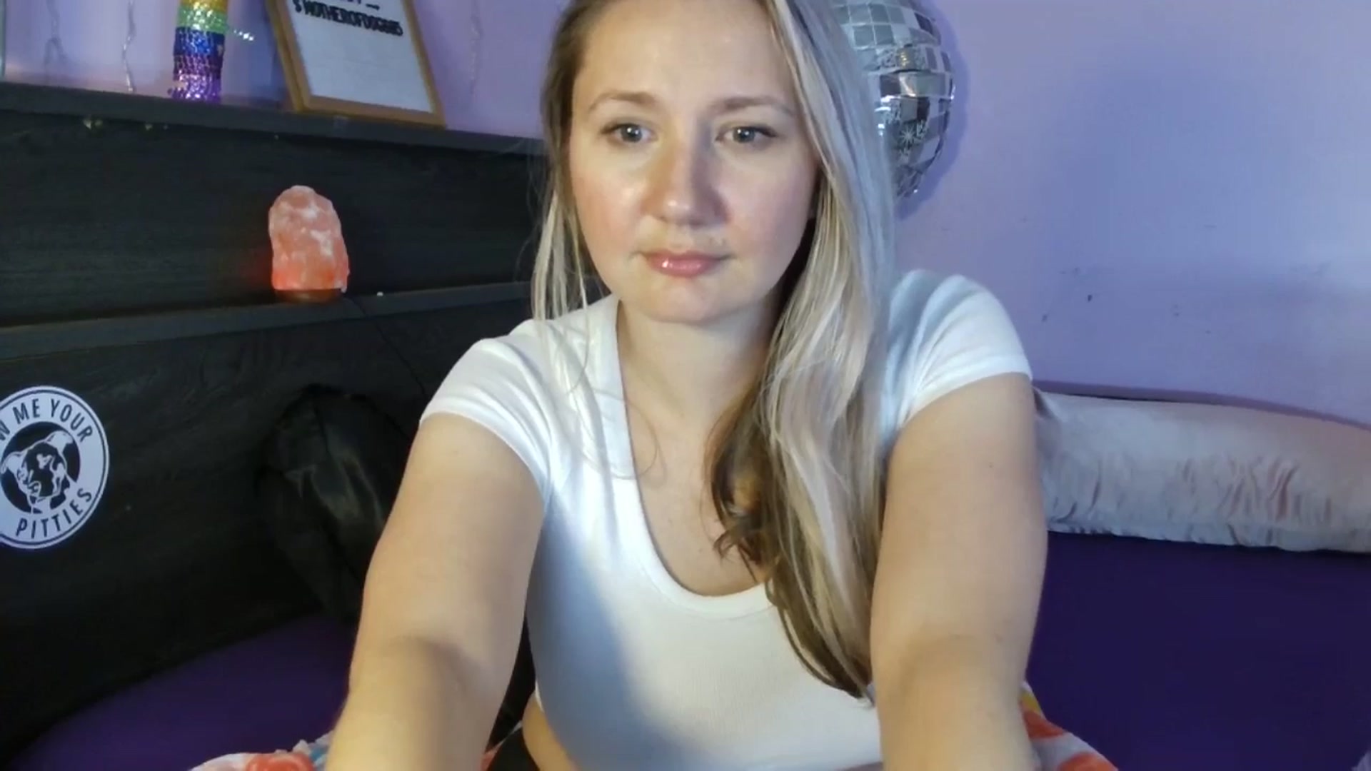 Gallery image thumbnail from EmmaHaze's myfreecams stream on, 03/30/2025, 05:48 image 17 of 20