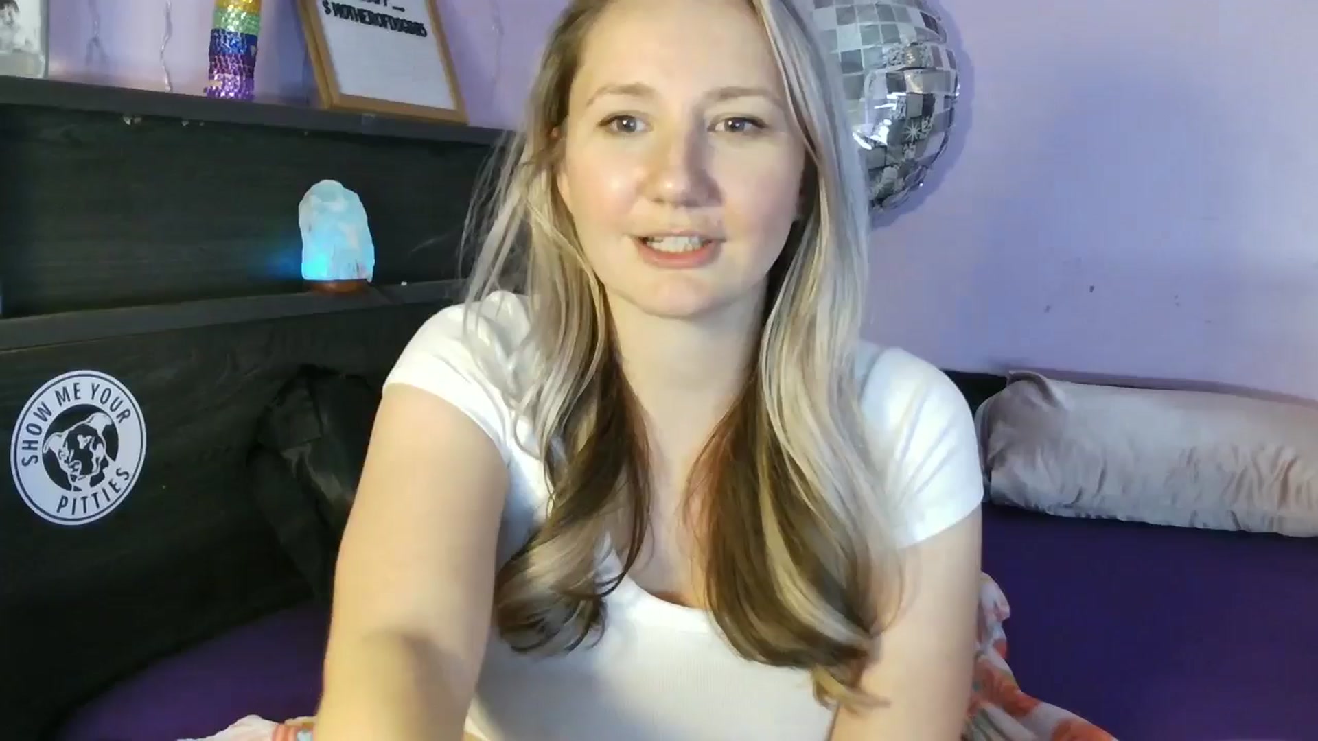 Gallery image thumbnail from EmmaHaze's myfreecams stream on, 03/30/2025, 05:48 image 1 of 20