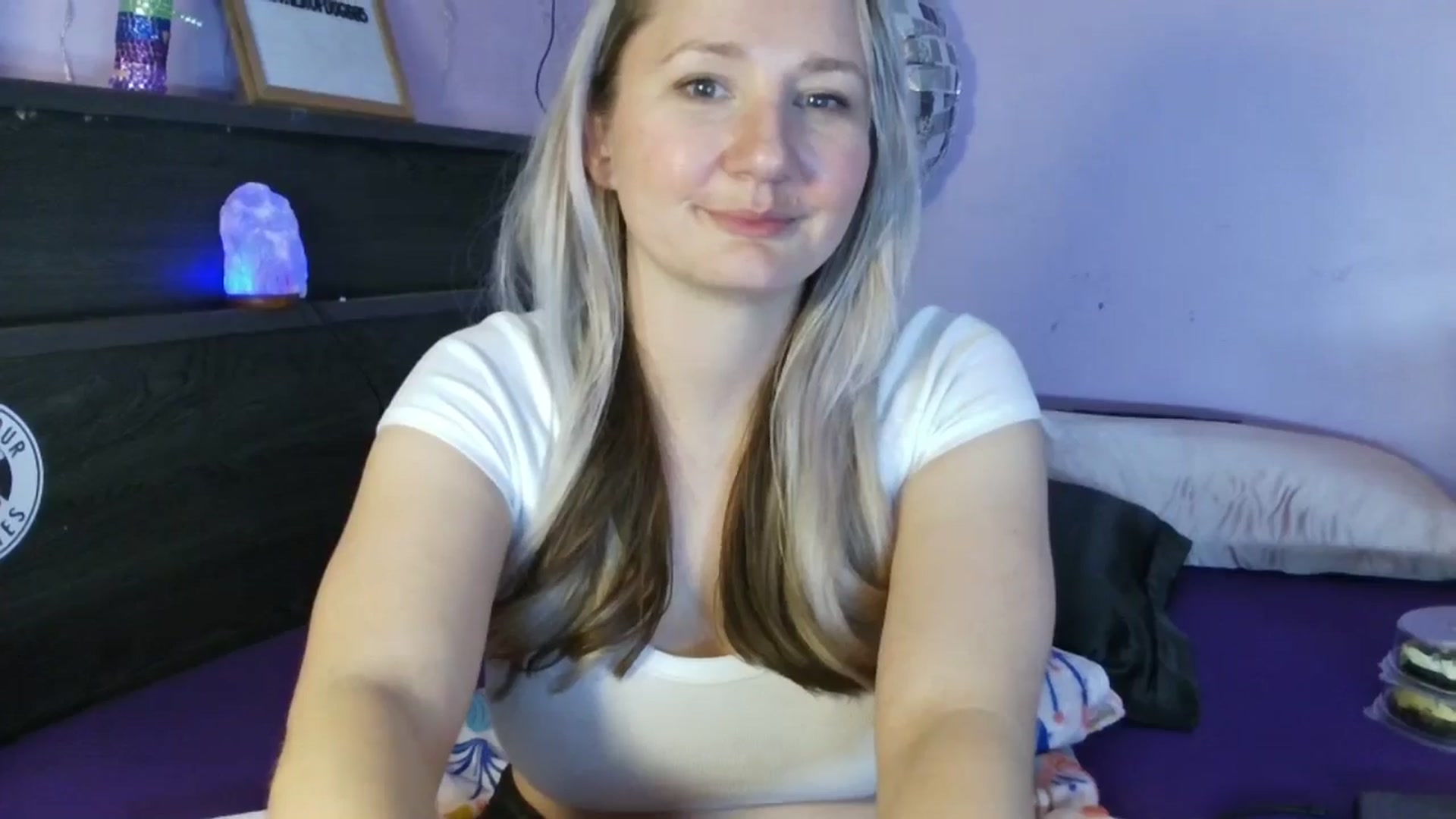 Gallery image thumbnail from EmmaHaze's myfreecams stream on, 03/30/2025, 07:09 image 9 of 20