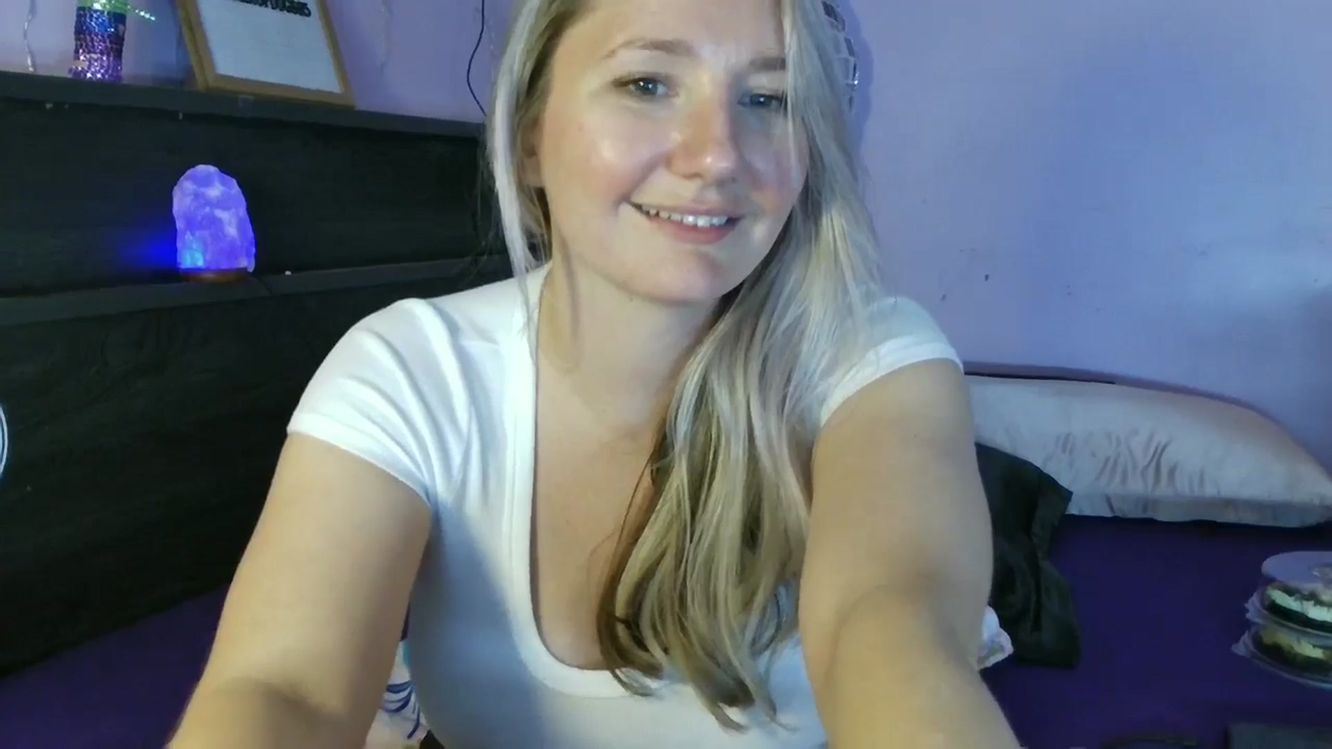 Gallery image thumbnail from EmmaHaze's myfreecams stream on, 03/30/2025, 07:09 image 4 of 20