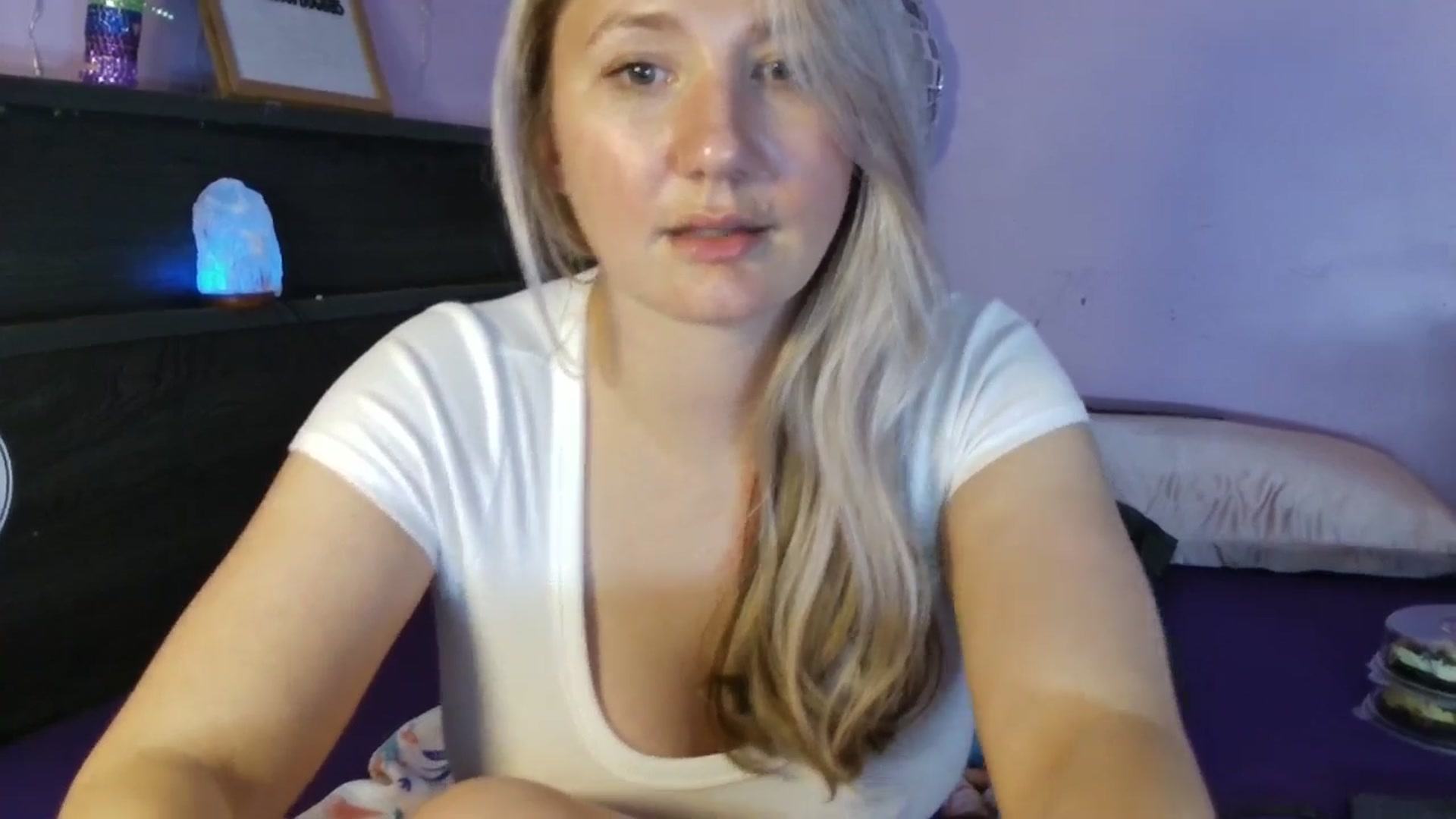 Gallery image thumbnail from EmmaHaze's myfreecams stream on, 03/30/2025, 07:09 image 3 of 20