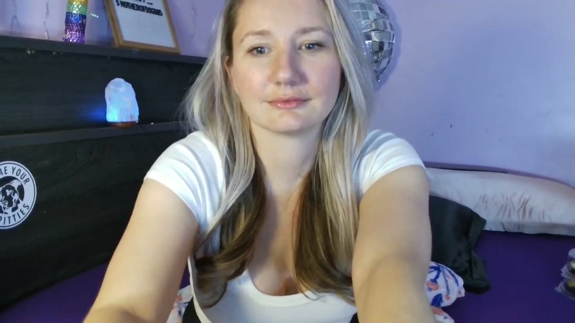 Gallery image thumbnail from EmmaHaze's myfreecams stream on, 03/30/2025, 07:09 image 20 of 20