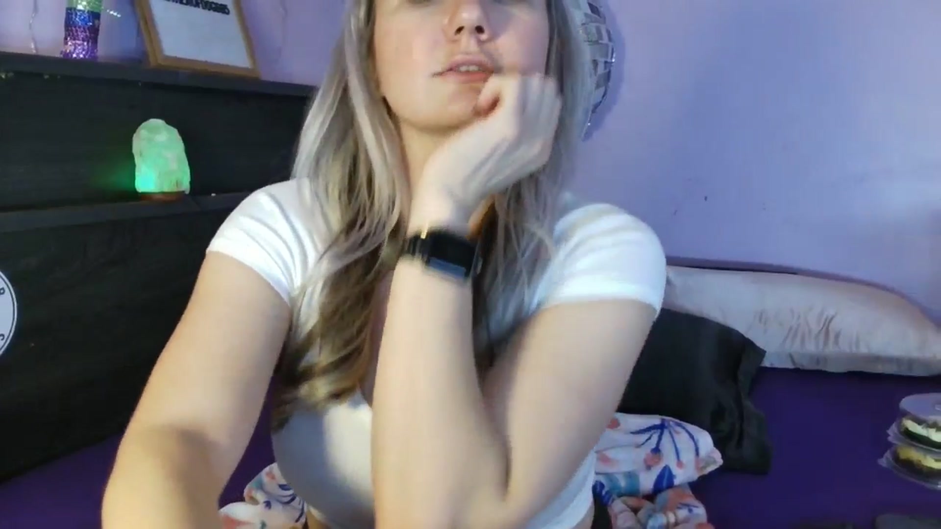 Gallery image thumbnail from EmmaHaze's myfreecams stream on, 03/30/2025, 07:09 image 5 of 20