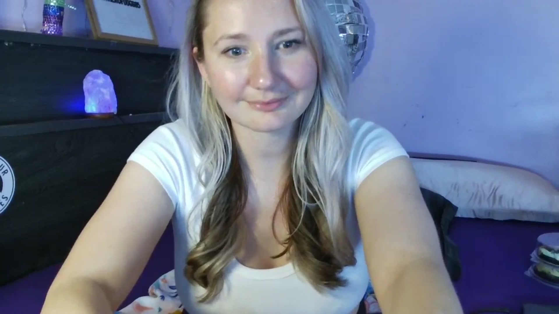 Gallery image thumbnail from EmmaHaze's myfreecams stream on, 03/30/2025, 07:09 image 7 of 20