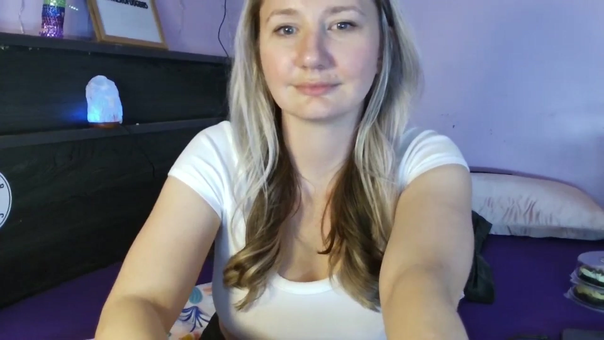 Gallery image thumbnail from EmmaHaze's myfreecams stream on, 03/30/2025, 07:09 image 6 of 20