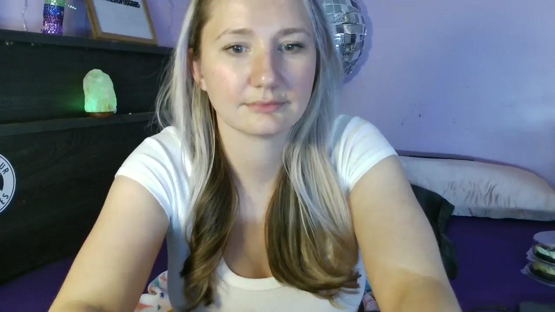 Gallery image thumbnail from EmmaHaze's myfreecams stream on, 03/30/2025, 07:09 image 8 of 20