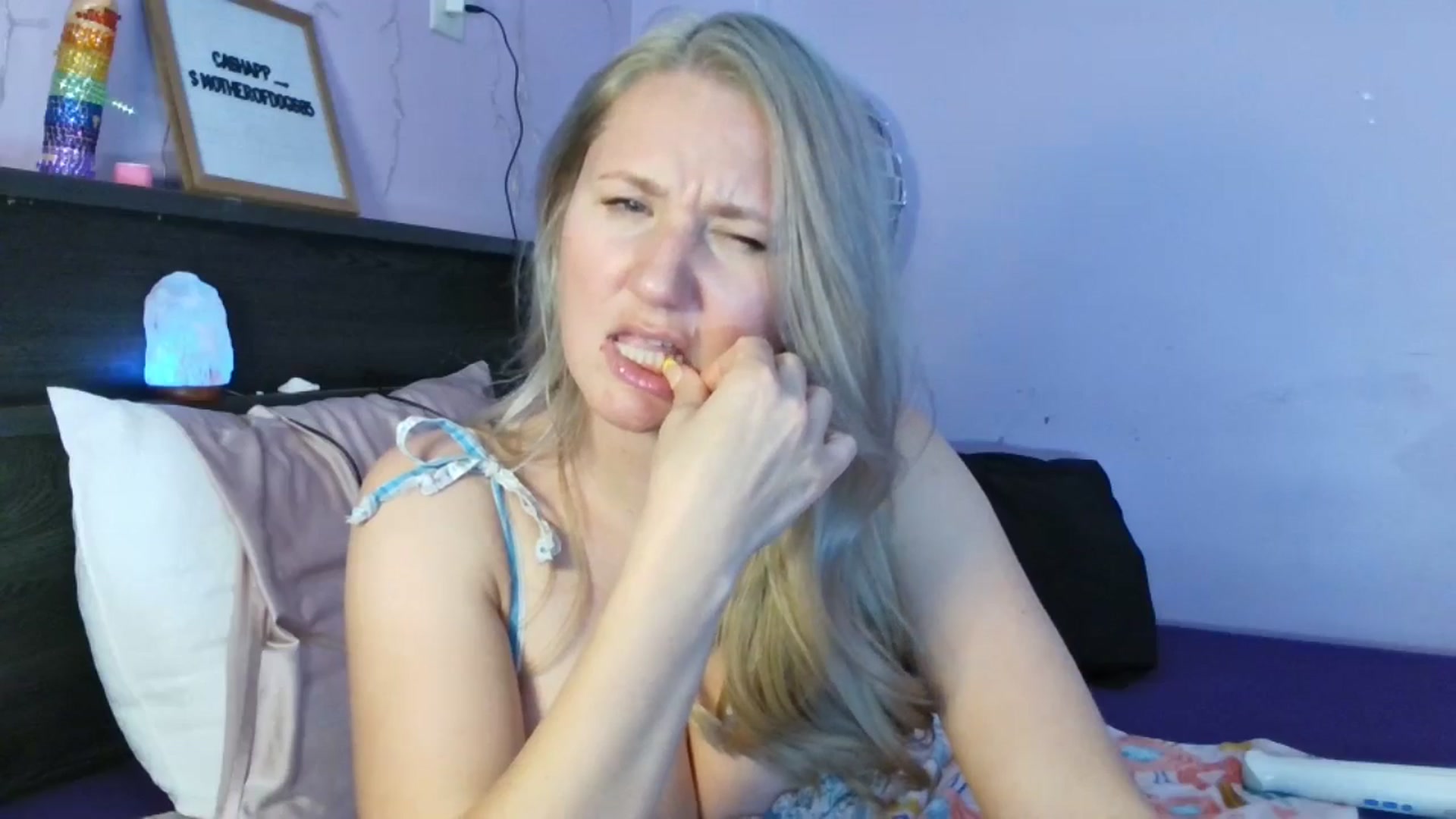 Gallery image thumbnail from EmmaHaze's myfreecams stream on, 04/13/2025, 06:37 image 14 of 20